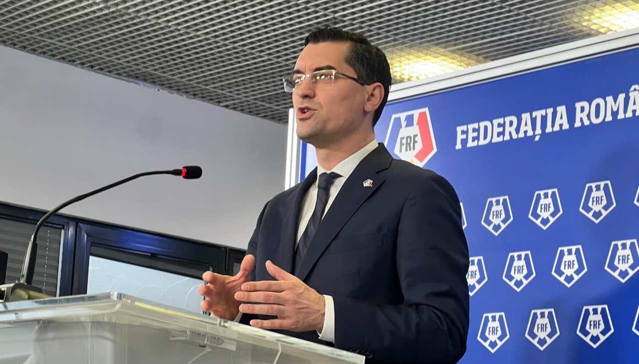 Razvan-Burleanu-a-anuntat-cand-va-hotari-cine-va-sta-pe-banca-nationalei-Romaniei-la-barajul-cu-Turcia-„Decizia-finala-o-vom-lua-atunci.jpeg