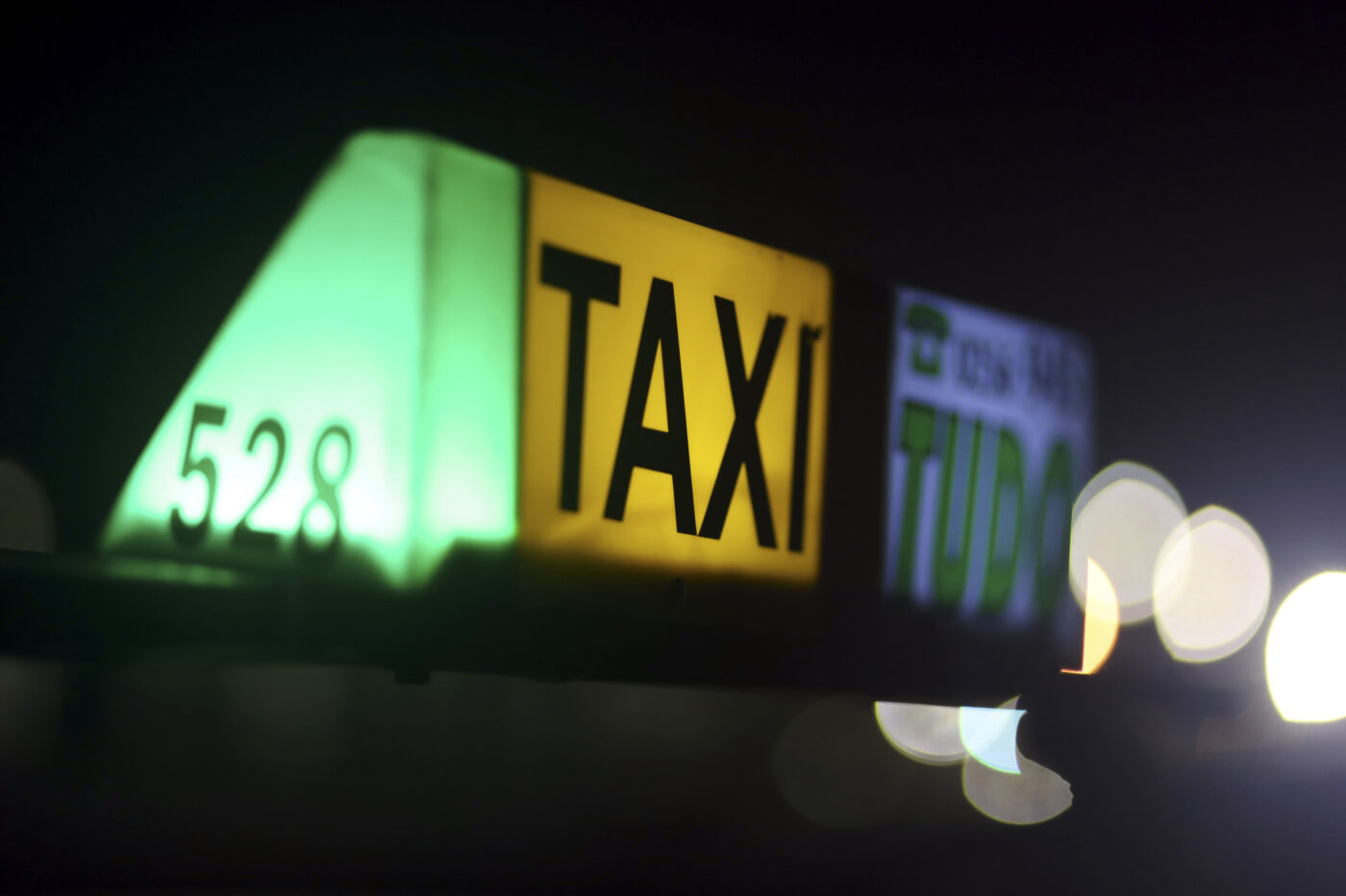 Românul care a venit cu taxiul de la Belgrad la Timișoara a spus cum a fost cursa: „N-a avut maimuțică!”