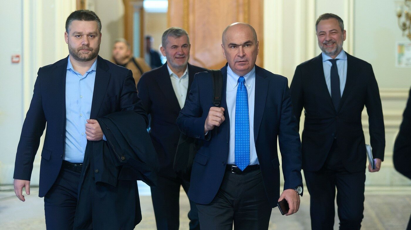 Romanul-care-merge-cu-metroul-si-e-in-anturajul-lui-Bolojan-si-a-evaluat-averea-1-e1771253903398.jpg