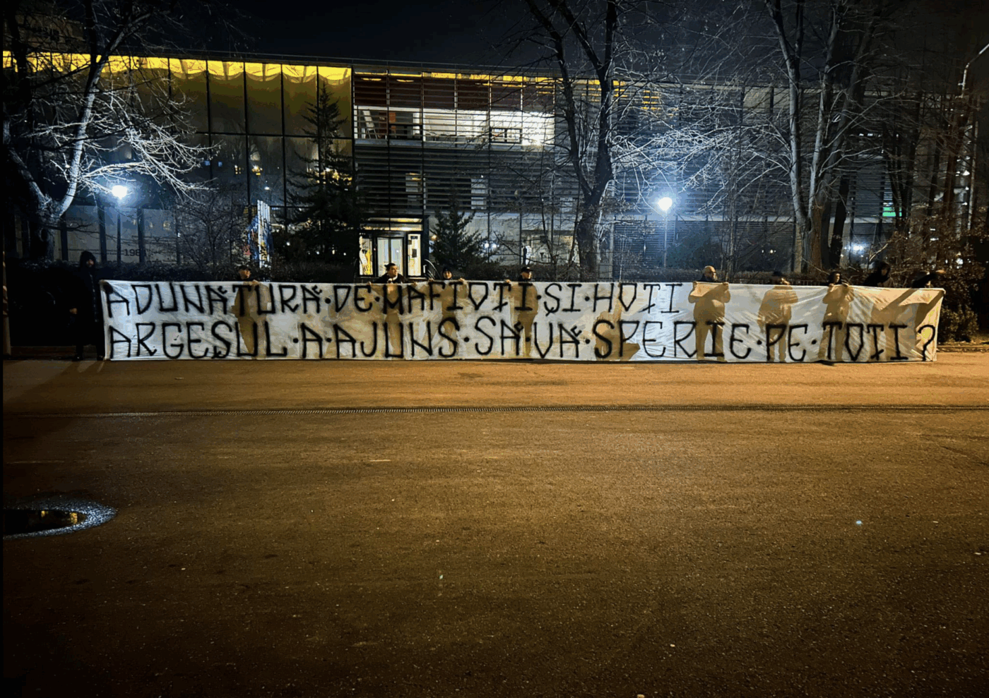 Ultraşii FC Argeş, atac în noapte la sediul FRF după scandalul declanşat de Radu Petrescu: „Vă sperie?”