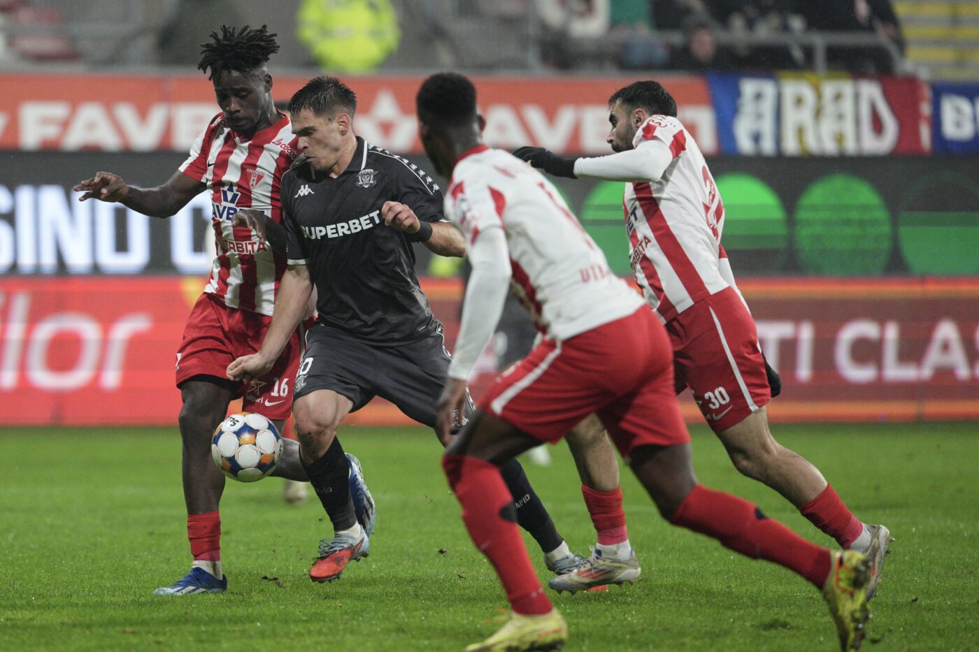 Șeful din Superliga vrea să tragă cât poate de reglementările UEFA: „E discutabil dacă avem sau nu sprijin”