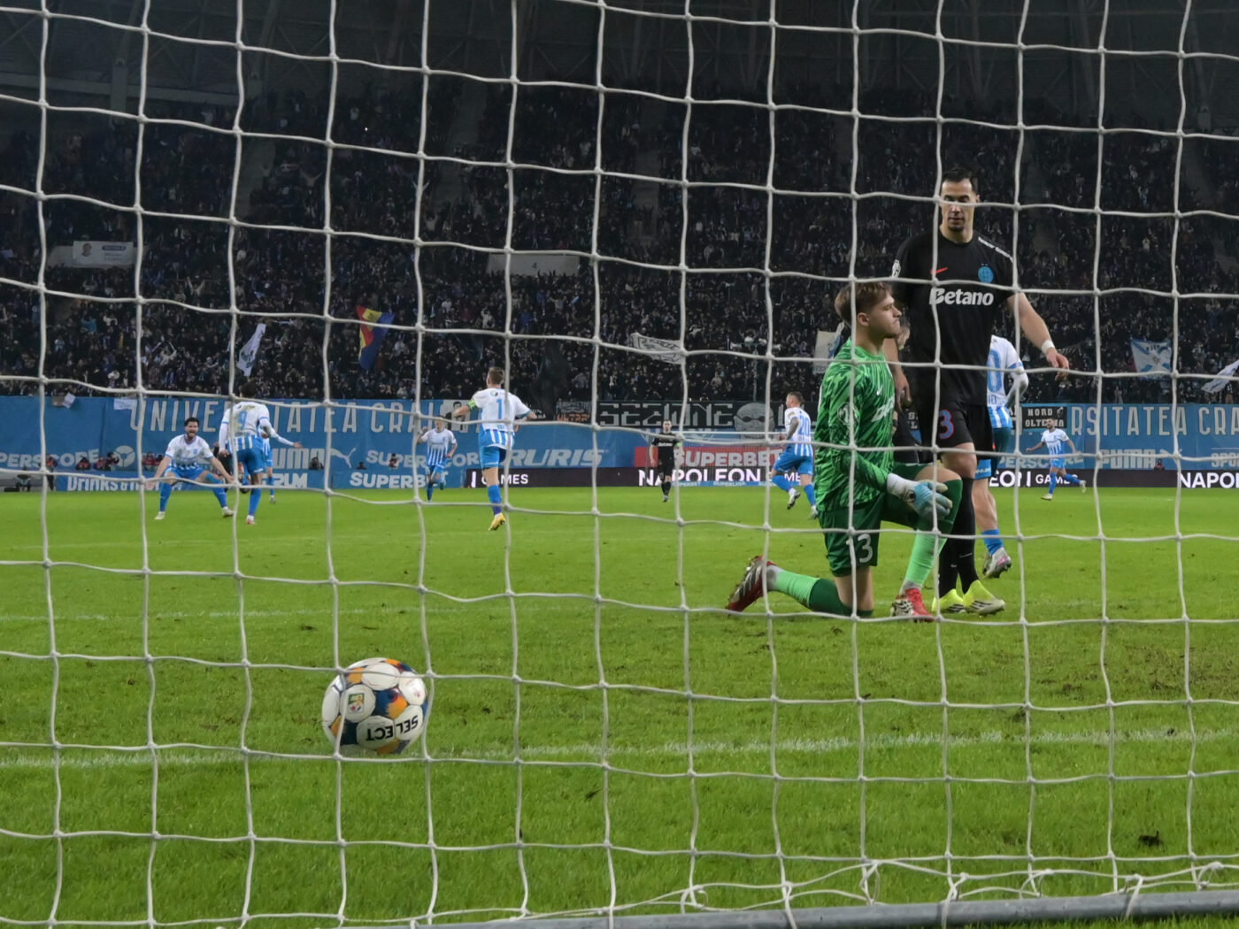 CRONICĂ Play-off, of, of. FCSB pierde în Bănie și tremură. Universitatea Craiova se impune la limită și demonstrează că are talie de campioană!
