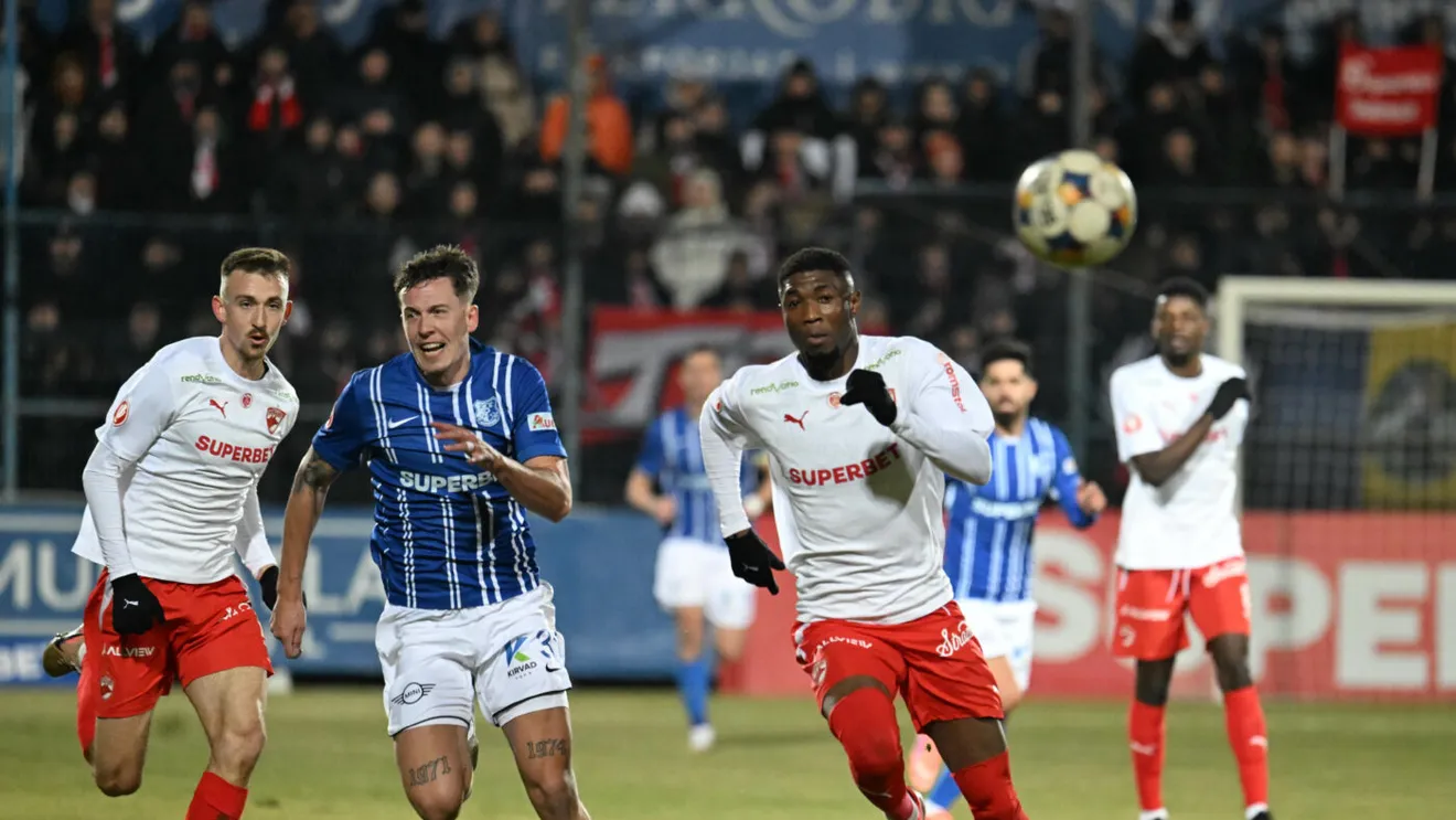 CRONICĂ Victoria băieților cu bagajul la ușă. Dinamo se impune în fața Farului după ce a fost condusă de două ori. Boateng și Alex Pop au adus succesul „câinilor”
