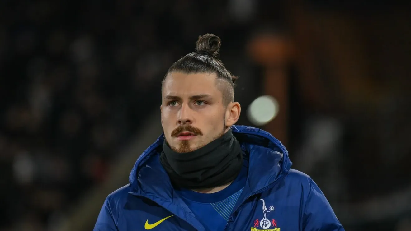 Decizia care îi schimbă statutul lui Radu Drăgușin la Tottenham! Răsturnare de situație
