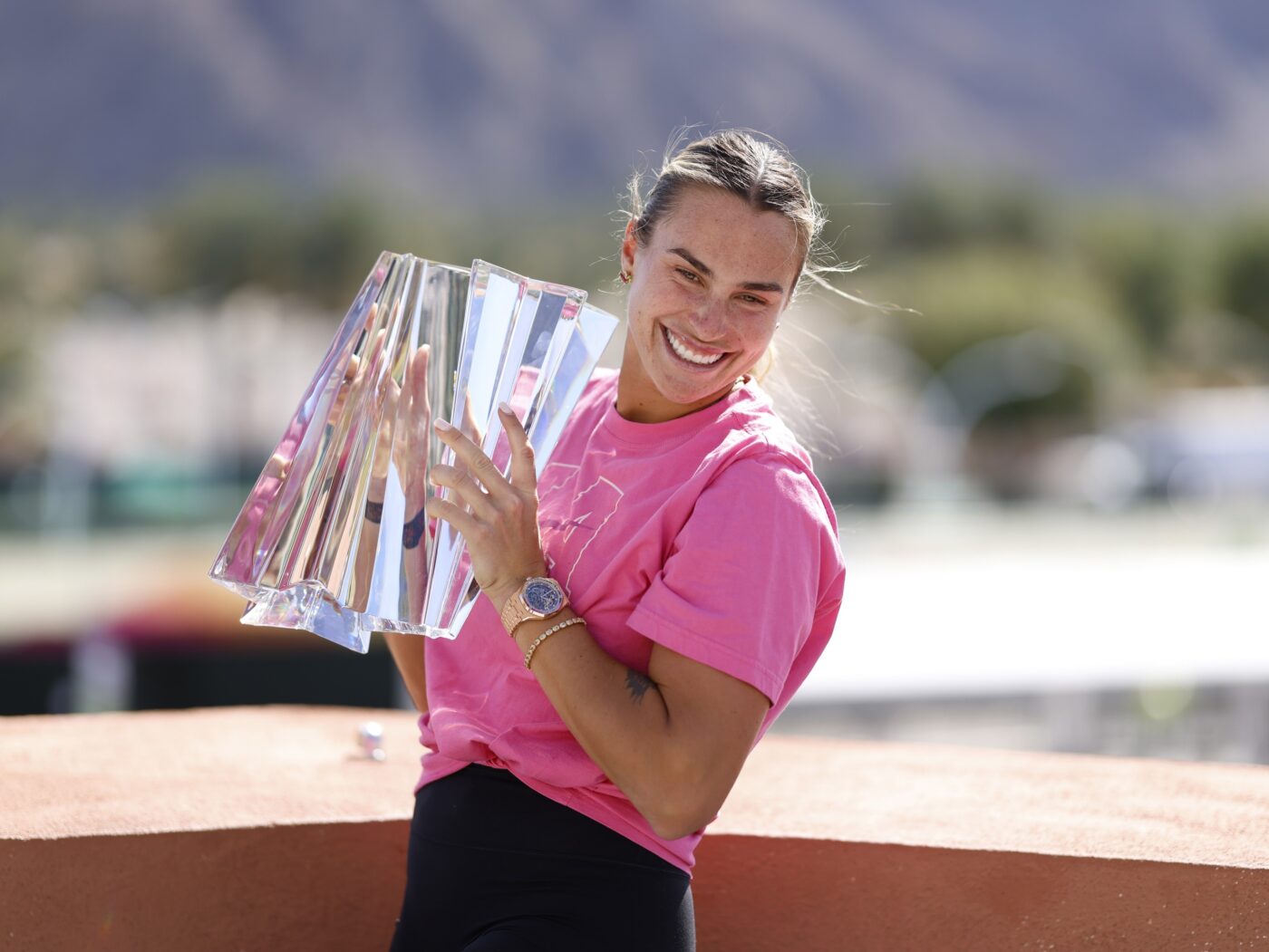 Aryna-Sabalenka-a-cucerit-Indian-Wells-dupa-o-revenire-spectaculoasa-in-finala-cu-Elena-Rybakina.-Premiul-urias-incasat-de-liderul-WTA-1400x1051.jpg
