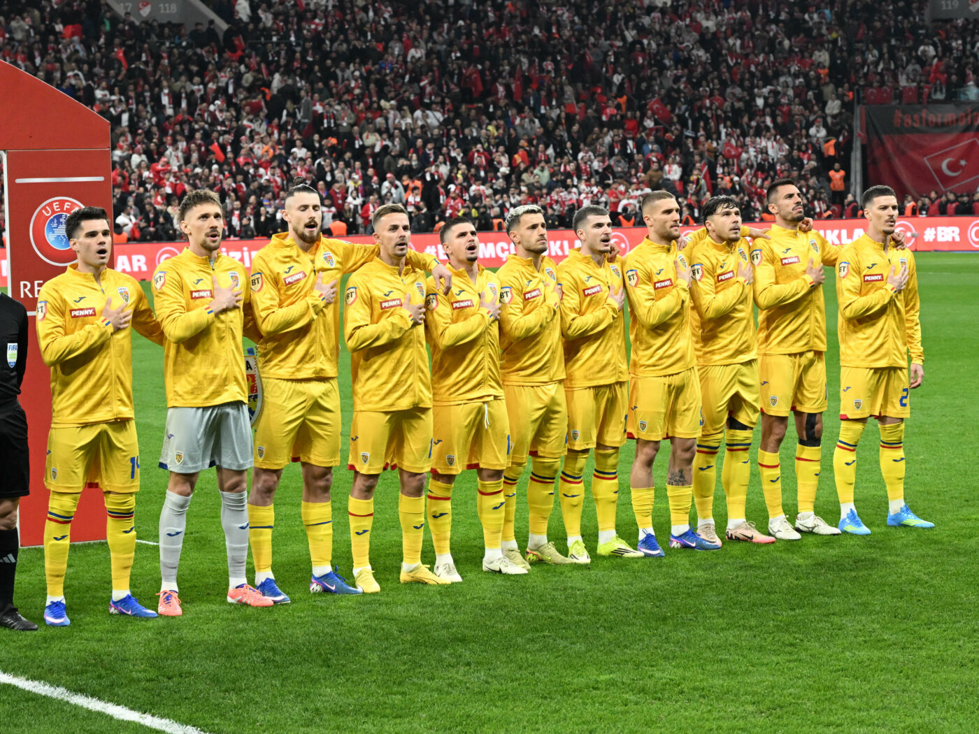 EXCLUSIV BEZNĂ pe cerul României! Câte stele a primit fiecare fotbalist al naționalei după înfrângerea cu Turcia și cine rămâne cu „garsonieră”