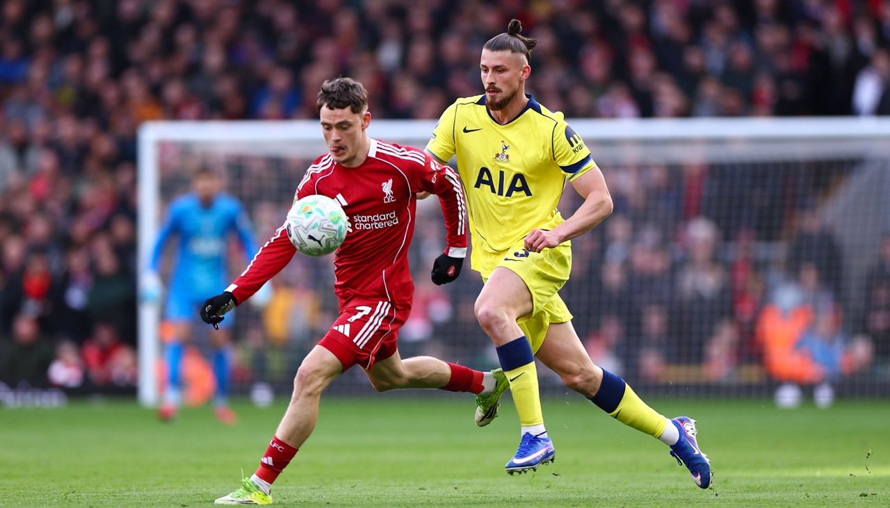 Britanicii au dat verdictul dur despre Radu Drăgușin după Liverpool – Tottenham: „Vindeți-l! Nu e bun!”