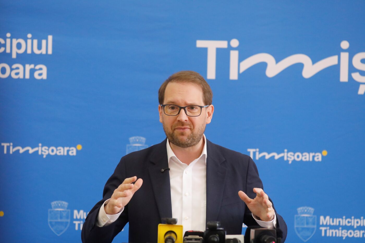 EXTRA Casele de pariuri sportive din Timișoara ar putea ajunge în „malluri” de cazinouri, cu agențiile loto și chiar cu birturile de cartier! Ce spune primarul Dominic Fritz