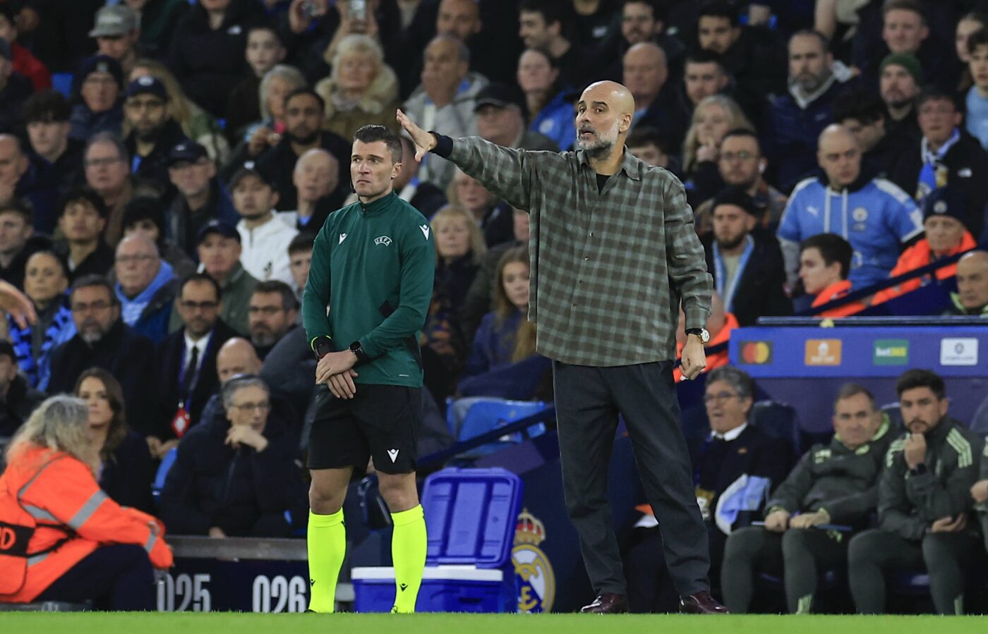 EXTRA Cât costă cămașa purtată de Guardiola cu Real Madrid, pentru care antrenorul a devenit ținta ironiilor