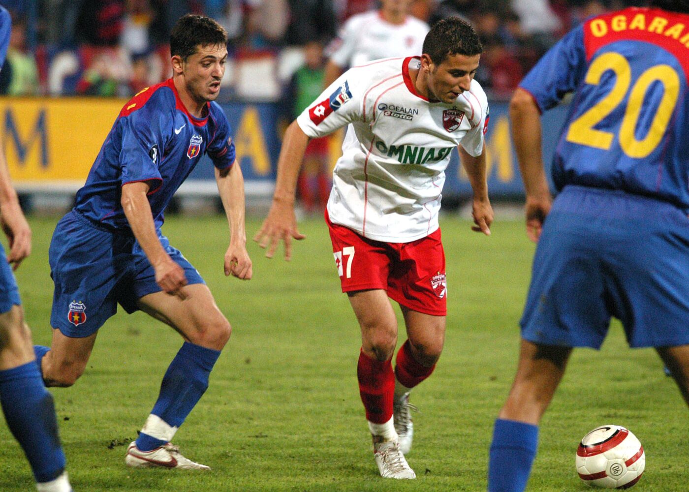 SPECIAL Ce îl așteaptă pe Mirel Rădoi cu FCSB în play-out: șase foști adversari în teren de la marile rivale și doi coechipieri stau în calea obiectivului Conference League! 