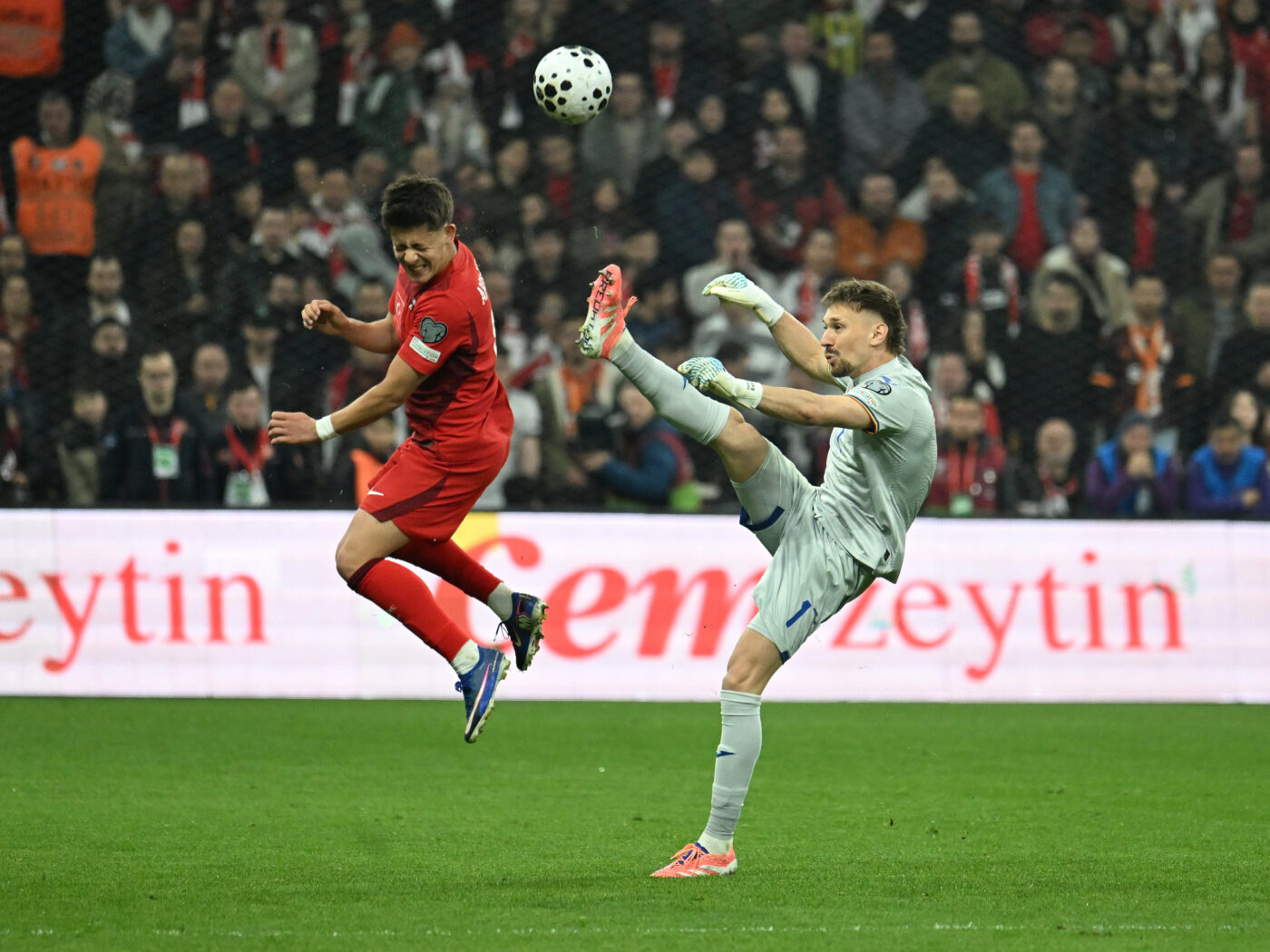 Ce le-a zis Mircea Lucescu fotbaliştilor români după eliminare! Ionuț Radu a spus totul