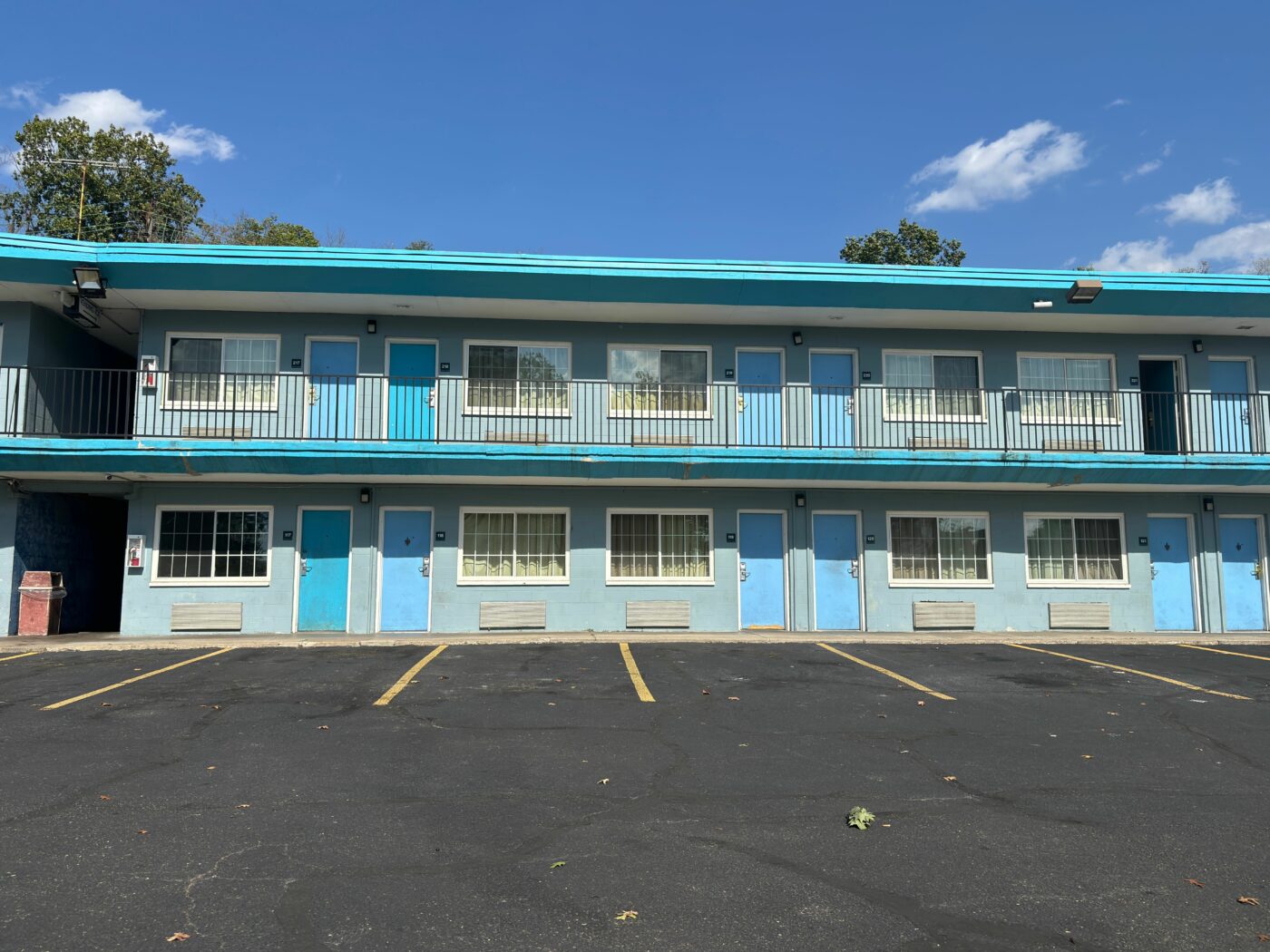 Ce-secret-a-ascuns-un-barbat-timp-de-25-de-ani-dupa-ce-si-a-parasit-nevasta-si-copiii-si-a-fugit-in-SUA-unde-a-trait-intr-un-motel--1400x1050.jpg