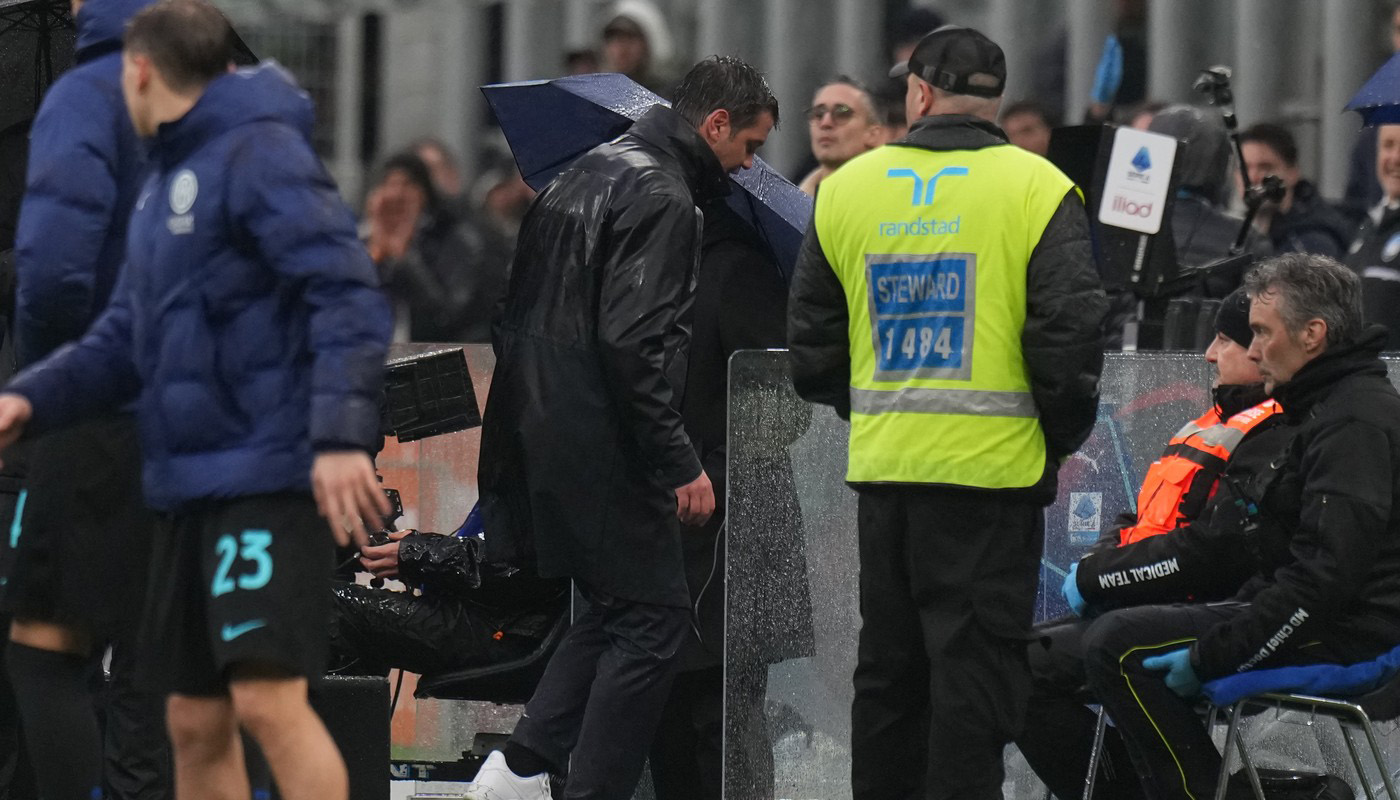 Chivu, eliminat în Inter – Atalanta. Şi-a pierdut cumpătul şi arbitrul i-a dat cartonaş roşu din două galbene
