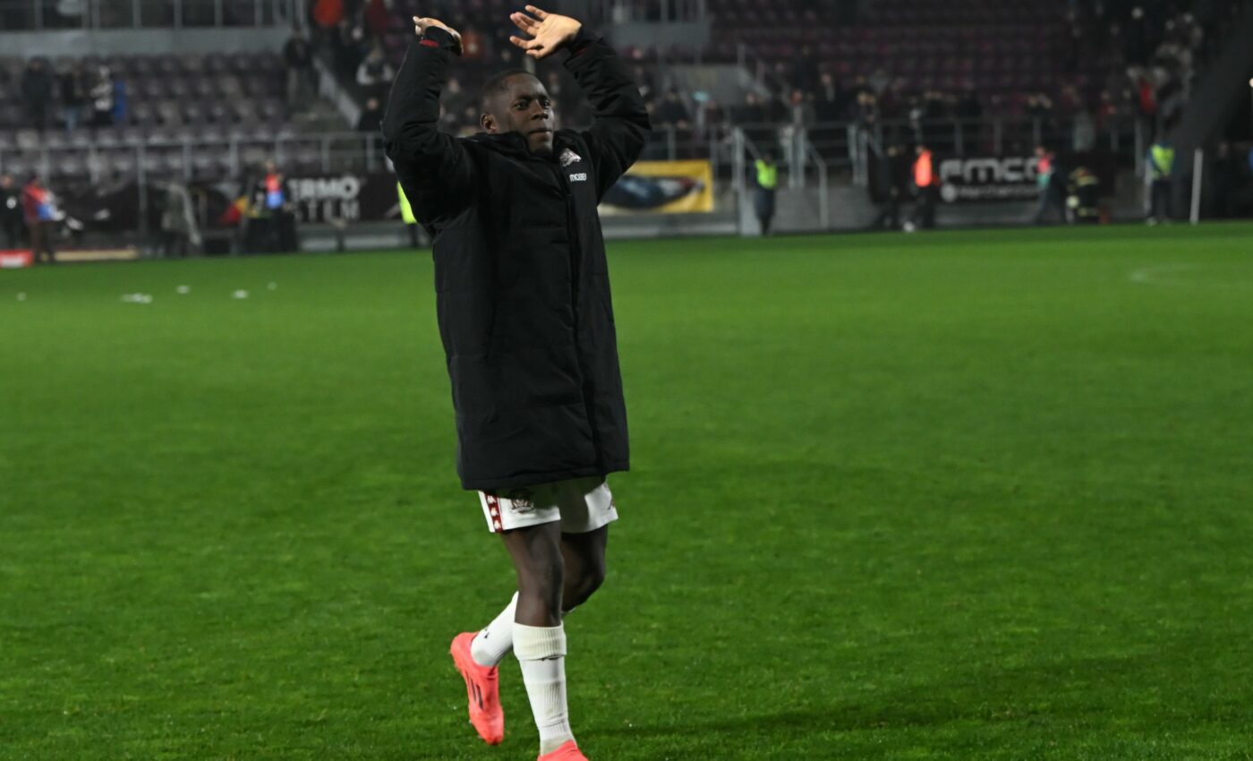VIDEO Cum au reacționat fanii giuleşteni când Kader Keita a ieşit pe teren înainte de Rapid – Dinamo