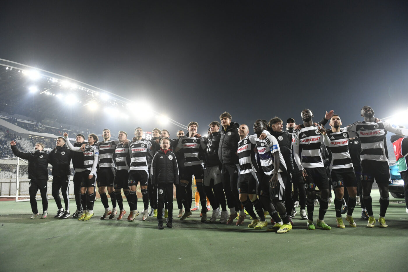 EXCLUSIV Cum funcționează „radarul” cu care U Cluj a descoperit noua senzație din campionat. „Au fost peste 10 pe postul lui”. Cine sunt cei trei oameni din departamentul de scouting