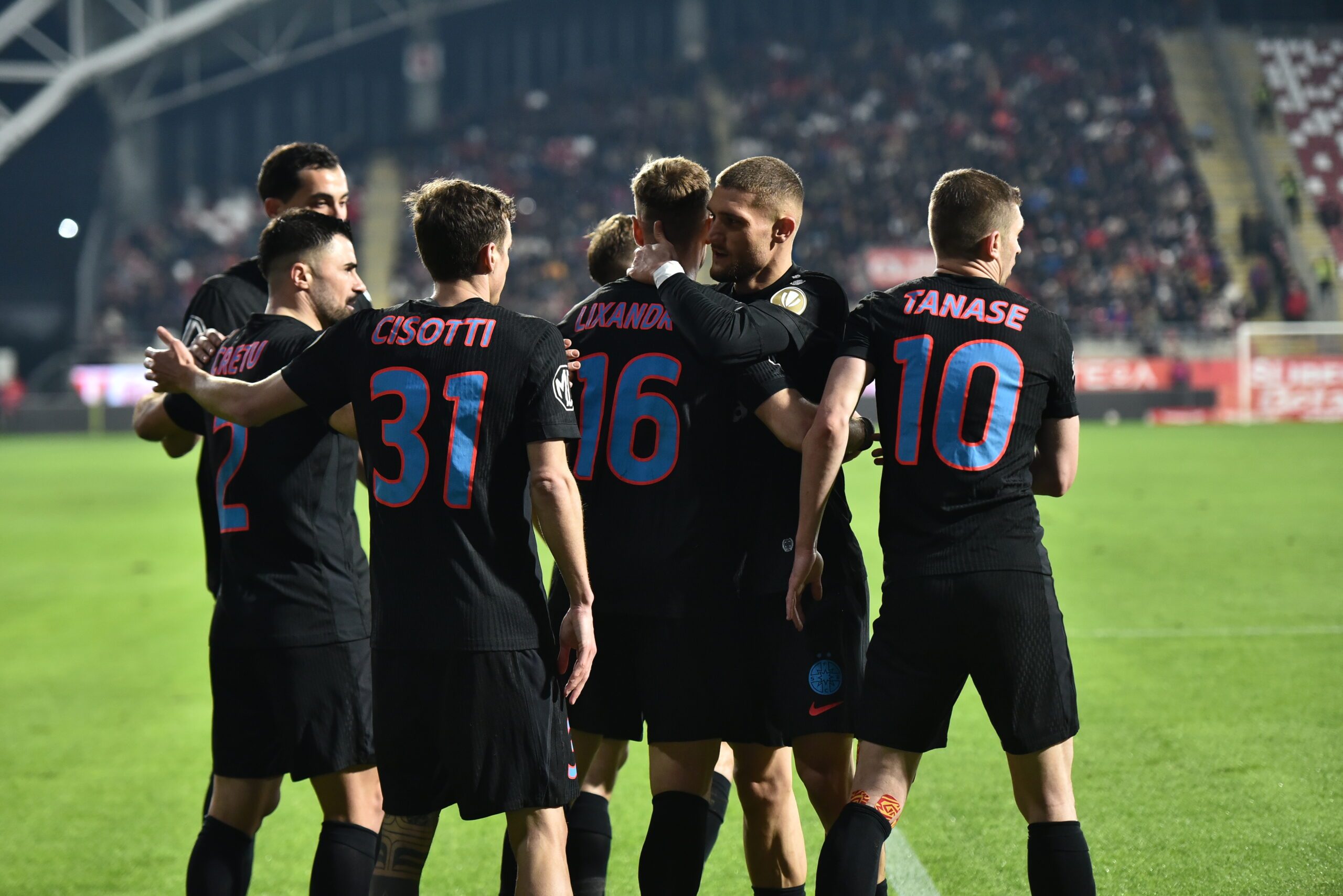 Curăță vestiarul la FCSB! Ce urmează să se întâmple după venirea lui Mirel Rădoi la FCSB: „Antrenor fără telefon!”