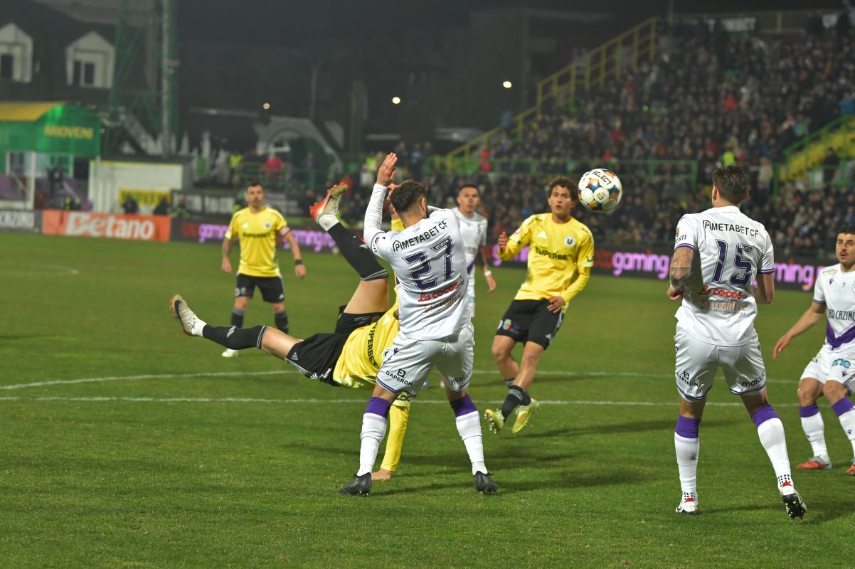 SPECIAL De ce U Cluj a învins FC Argeș în deplasare iar Universitatea Craiova a clacat pe teren propriu cu echipa lui Bogdan Andone