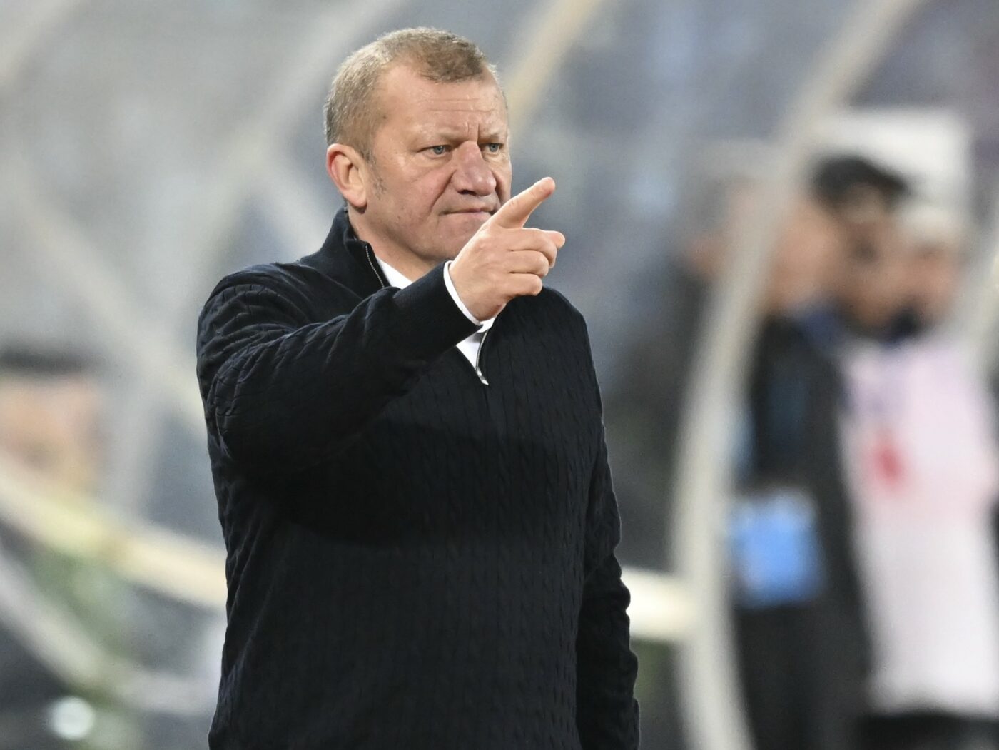 Dorinel Munteanu a făcut prăpăd împotriva arbitrilor: „Manieră ostilă! Ştim cine a fost la VAR”