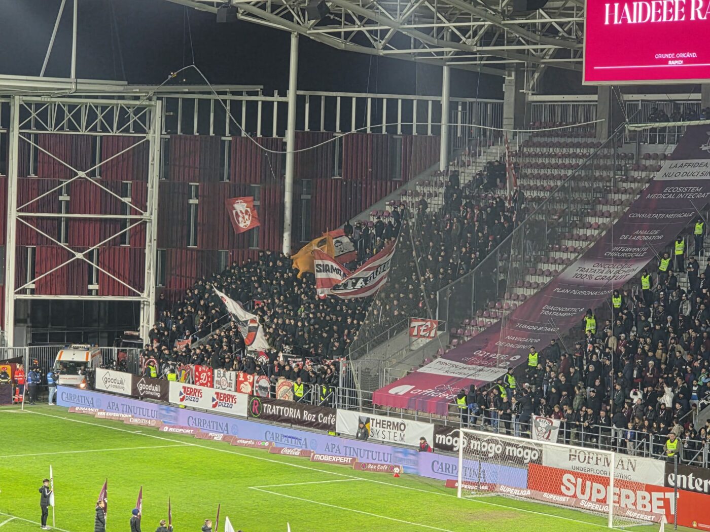 Fanii lui Dinamo nu sunt lăsați să intre pe stadion pentru derby-ul cu Rapid. De ce refuză jandarmii accesul a 200 de ultraşi ai „câinilor”