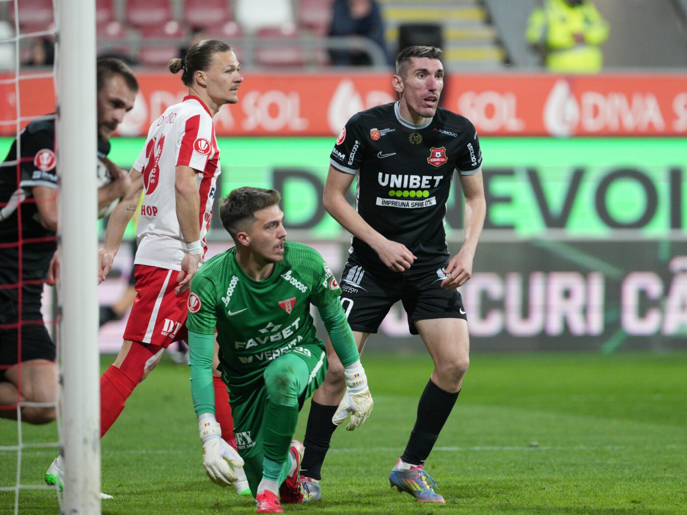CRONICĂ Formația lui Dorinel Munteanu plătește startul comic: UTA – FC Hermannstadt 3-2