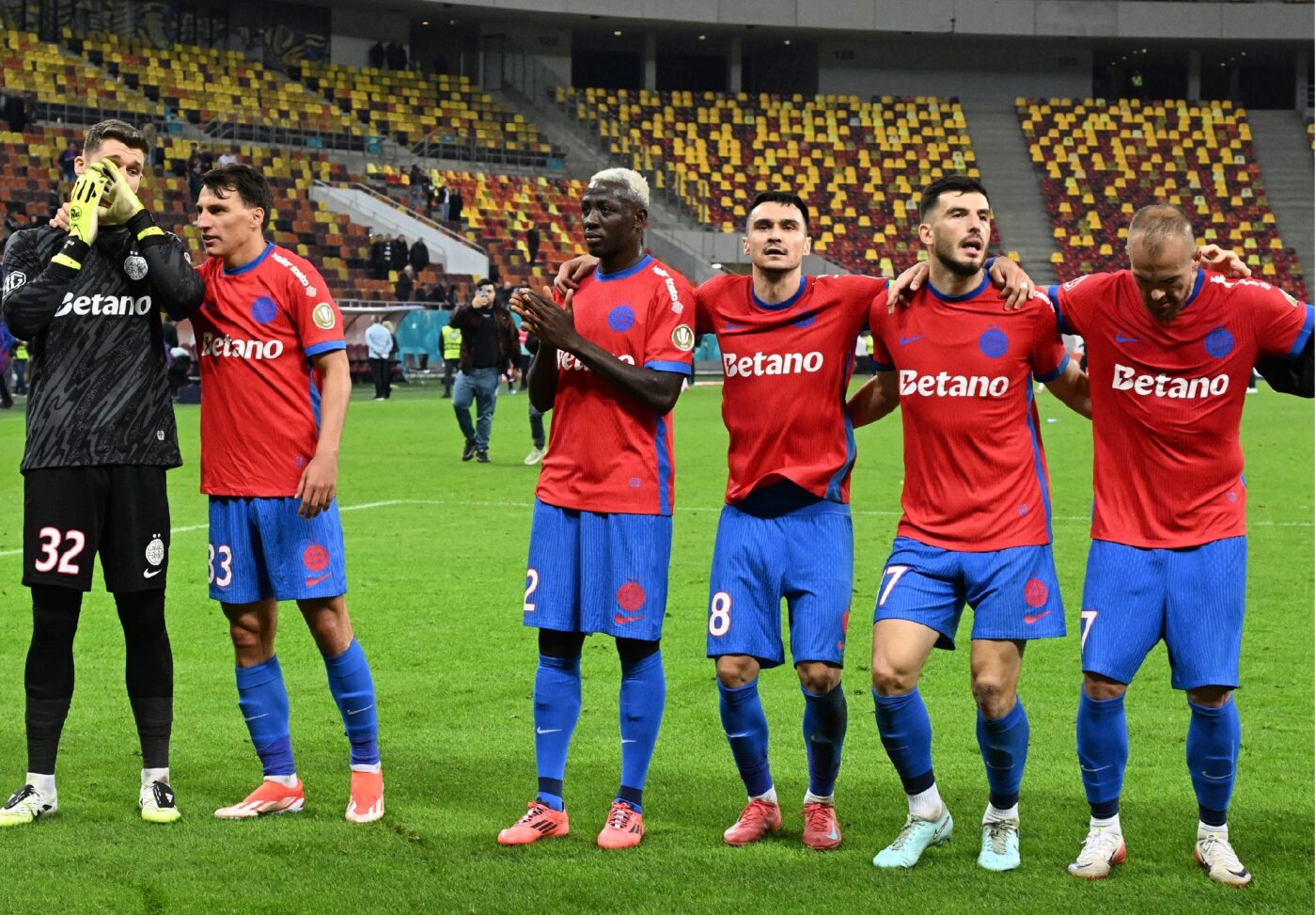 Forțat de situația ieșită din comun de la FCSB, Gigi Becali a anunțat că i-a pregătit deja contractul: „Trebuie fundaș central”