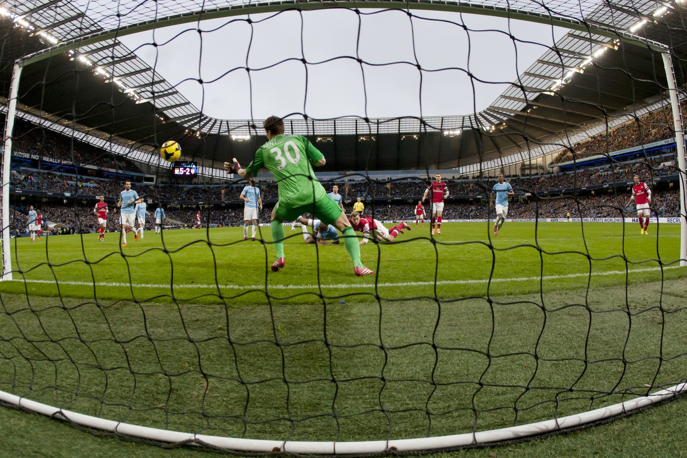 Fotbalistul român transferat de Manchester City dezvăluie cum era împărțit vestiarul pe bisericuțe: „Eu eram cu esticii”