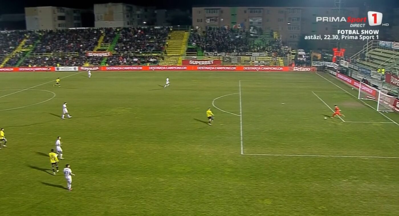 GAFA lui Căbuz va face înconjurul lumii! Chemat de Lucescu la națională, portarul lui FC Argeș a luat gol după ce a dat pe lângă minge!