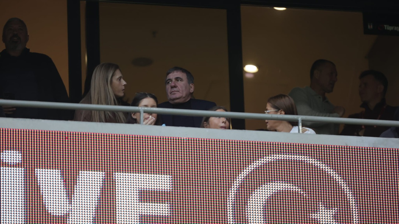 Gică Hagi, adus cu escortă la stadion! „Regele” a avut nevoie de protecție înainte de Turcia – România