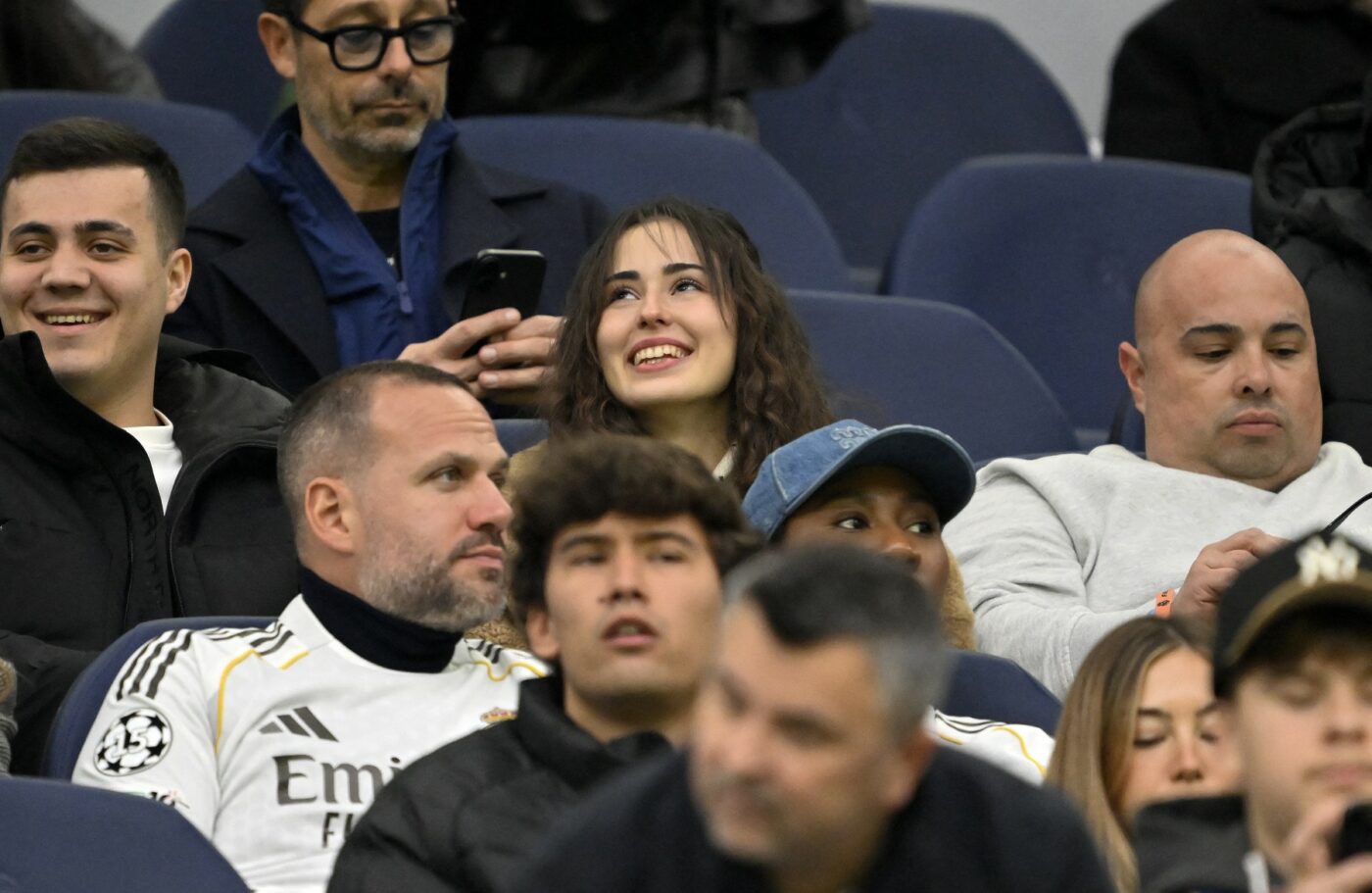 Iubita lui Arda Guler a devenit virală la meciul Turcia – România: „Nu mă vede”. Ce a făcut fotbalistul de pe gazon