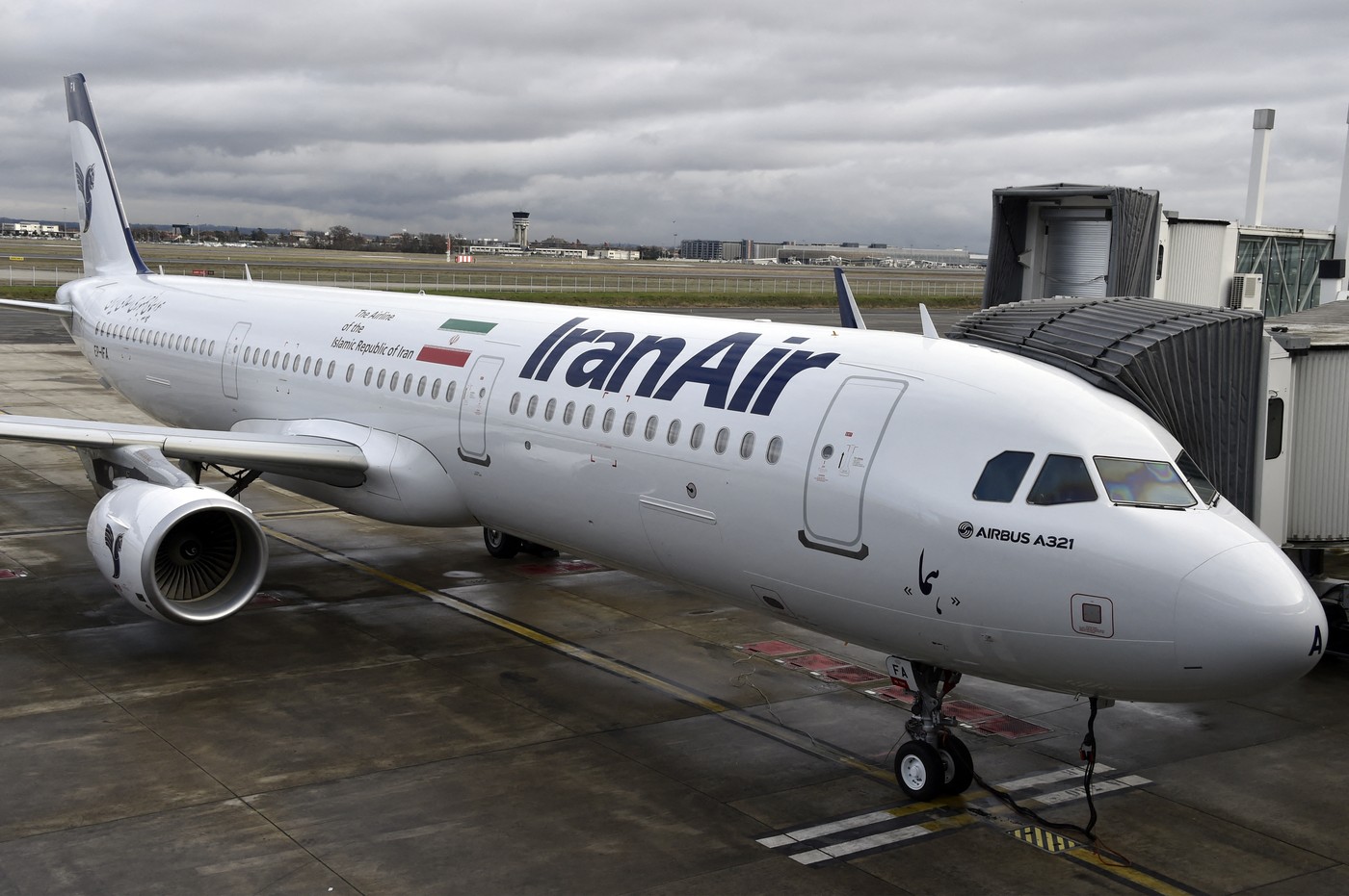 Nici în filme nu vezi așa ceva. Și-a filmat fuga din Iran după ce a fost dat jos din avion chiar pe pistă!