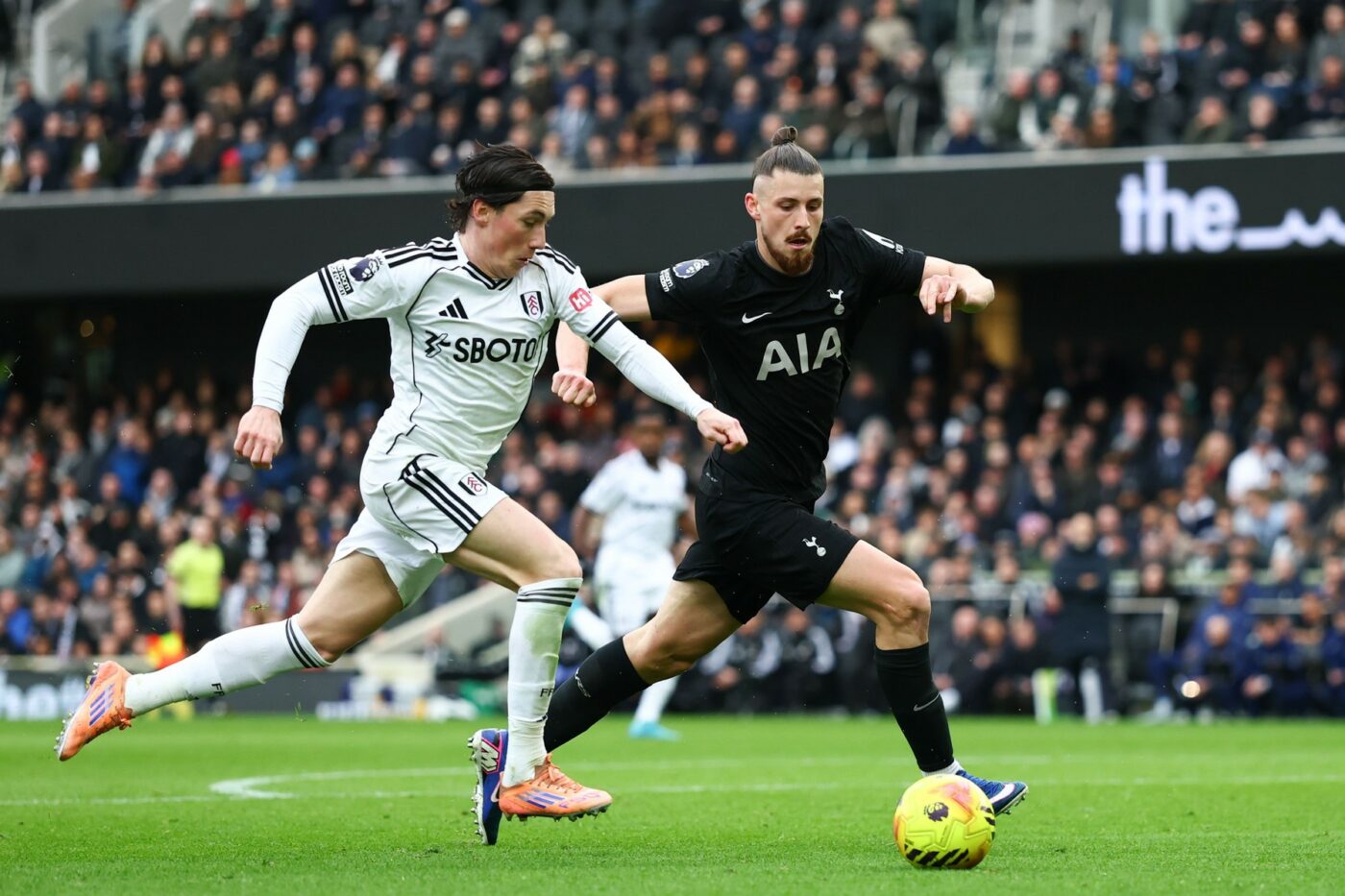 Nota primită de Radu Drăgușin de la britanici după o nouă înfrângere, care o duce pe Tottenham tot mai aproape de zona retrogradării!