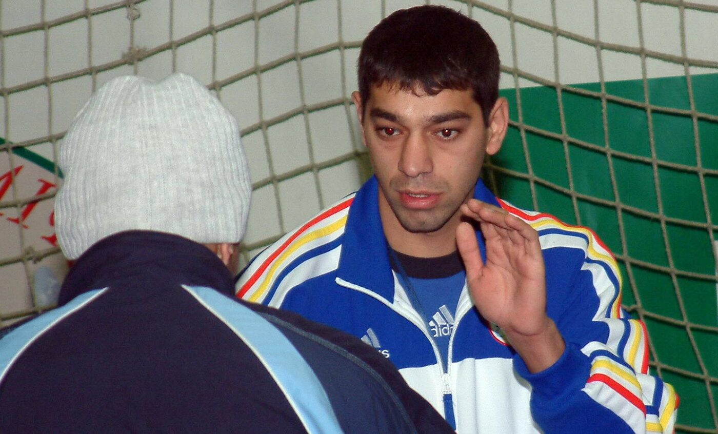 Romanul-Marian-Simion-s-a-trezit-in-fata-cu-contractul-vietii-de-1.000.000-de-dolari.-„Tot-trebuia-sa-pun-pixul-1400x846.jpg