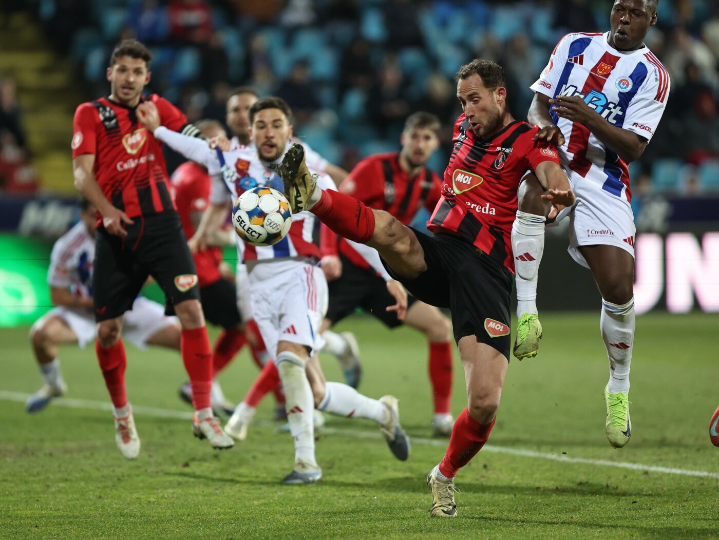EXCLUSIV Șefii au vrut să-l repună în funcție după ce și-a dat demisia! Antrenorul din Superliga n-a cedat: „Deja fusese la TV”