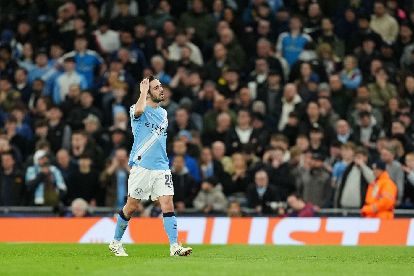 Șoc în Manchester City – Real Madrid! Bernardo Silva, ELIMINAT în minutul 21 pentru henț: Vinicius a marcat din penalty!