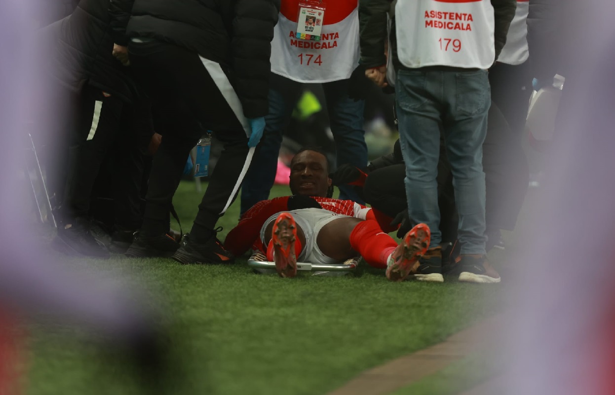 Șoc pentru Dinamo! S-a rupt Karamoko: atacantul a ieșit pe targă, în lacrimi, cu o leziune musculară!