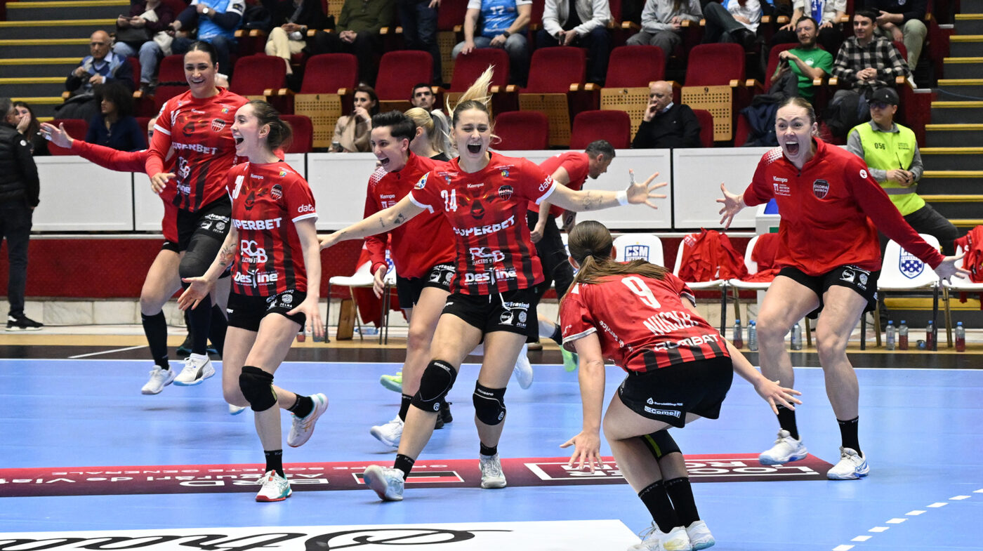 Victorie senzațională pentru românce în optimile Ligii Campionilor! Erau conduse cu 5 goluri, dar handbalistele Bistriței au revenit extraordinar