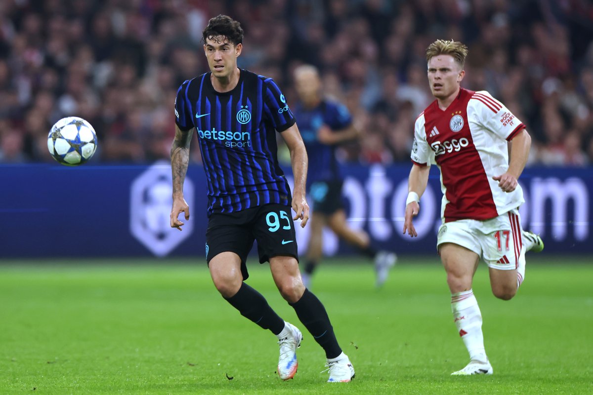 Fabrizio Romano scrie de o sumă de peste 50.000.000 de euro de la Barcelona pentru Chivu şi Inter