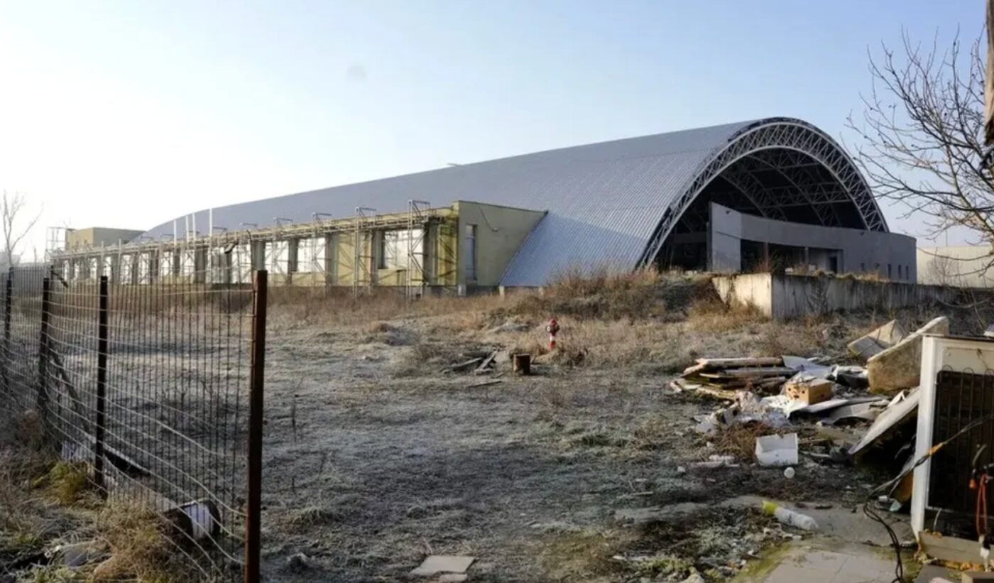 EXCLUSIV La un an de la marea promisiunea de a termina Sala Polivalentă mică a Timișoarei, orașul s-a ales doar cu documentație de reluare a șantierului. Construcția a început de 16 ani!