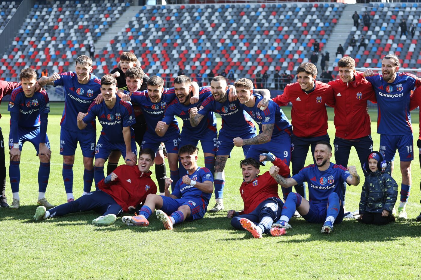 Ministrul Apărării Naționale spune că a găsit metoda prin care Steaua poate promova. „Anunț în această săptămână”