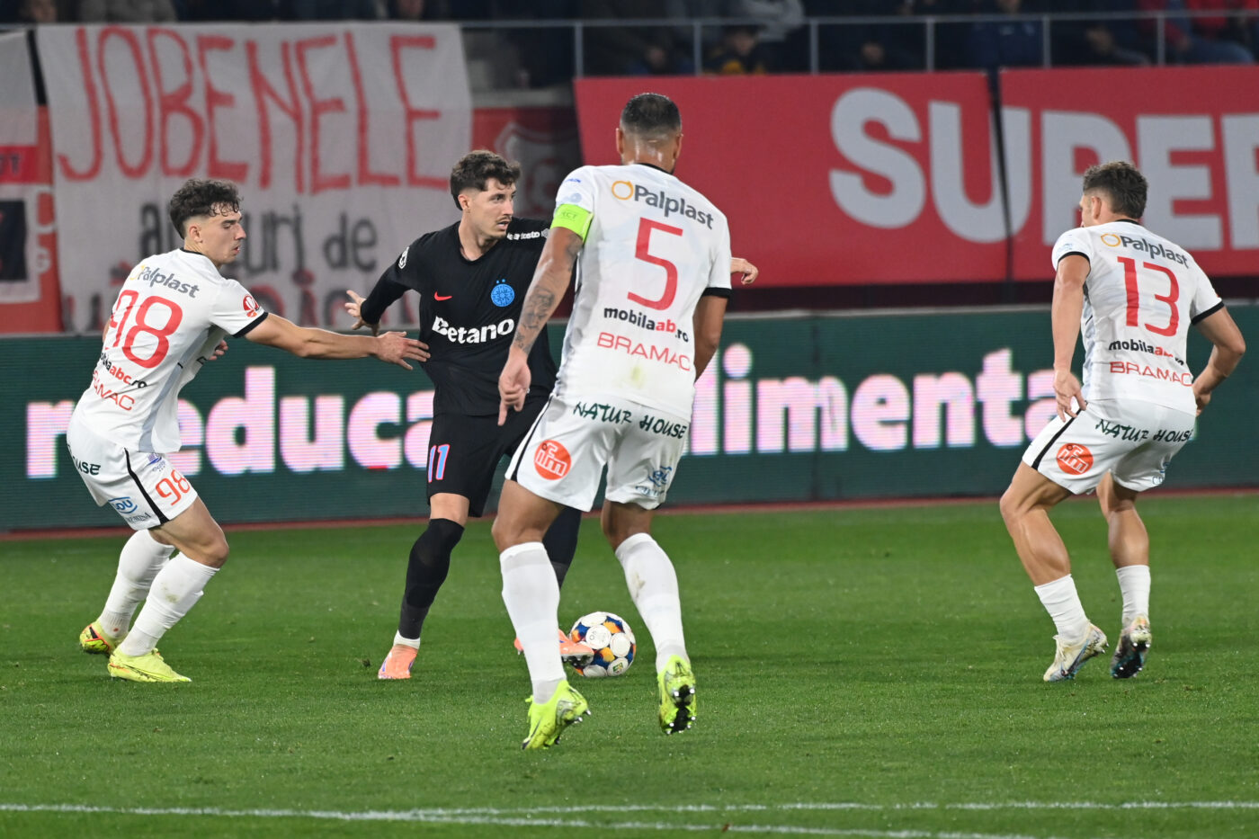 MERCATO Negocierile pentru transferul la FCSB, amânate: „La vară, discutăm!”