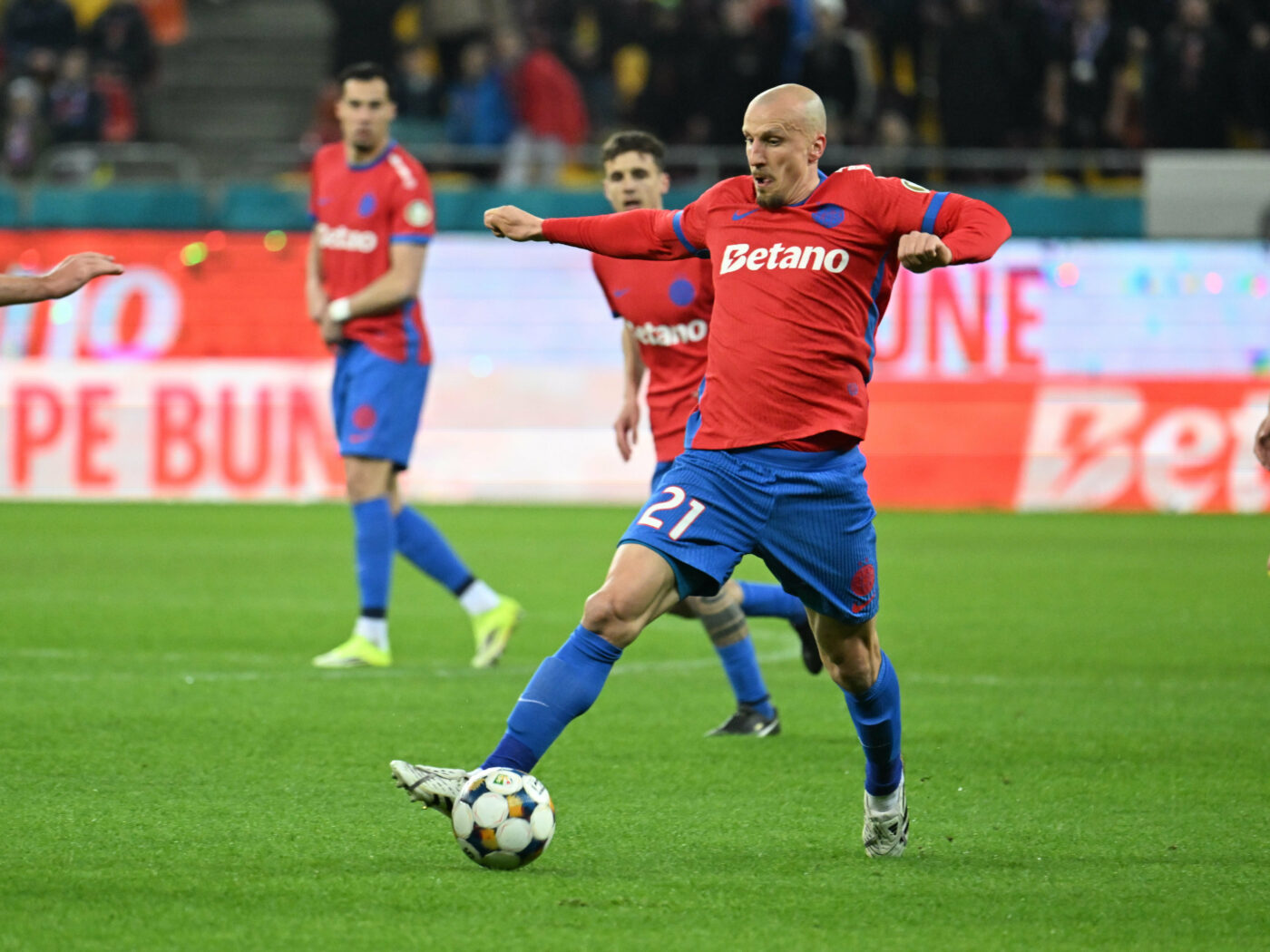 Ce se întâmplă, de fapt, cu Vlad Chiricheș la FCSB: „De la gleznă până la umăr”