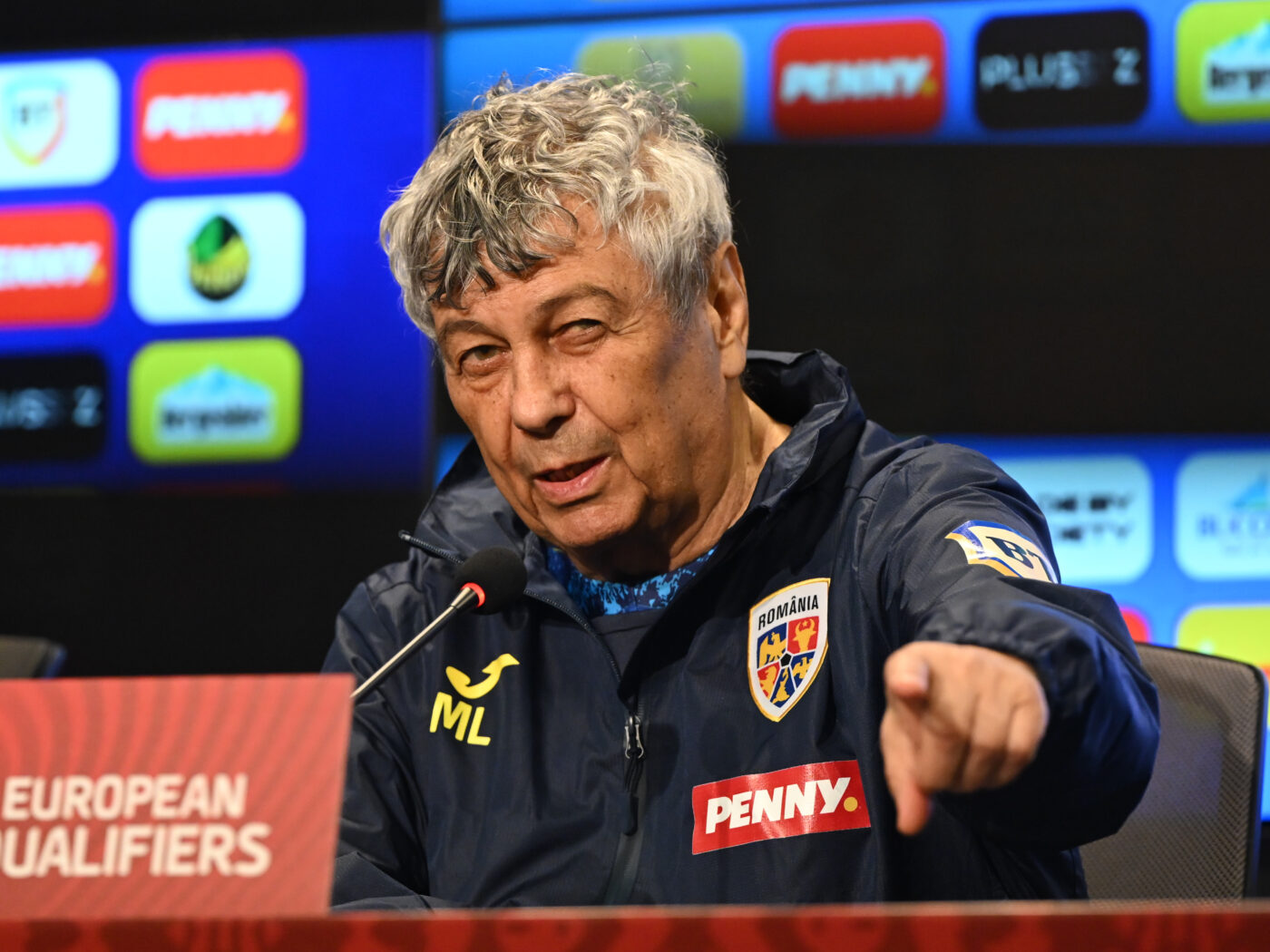 DECLARAȚII Mircea Lucescu dă vina pe jucători după ratarea calificării la Mondial: „Dacă Rațiu nu făcea greșeala, iar Hagi șuta…”