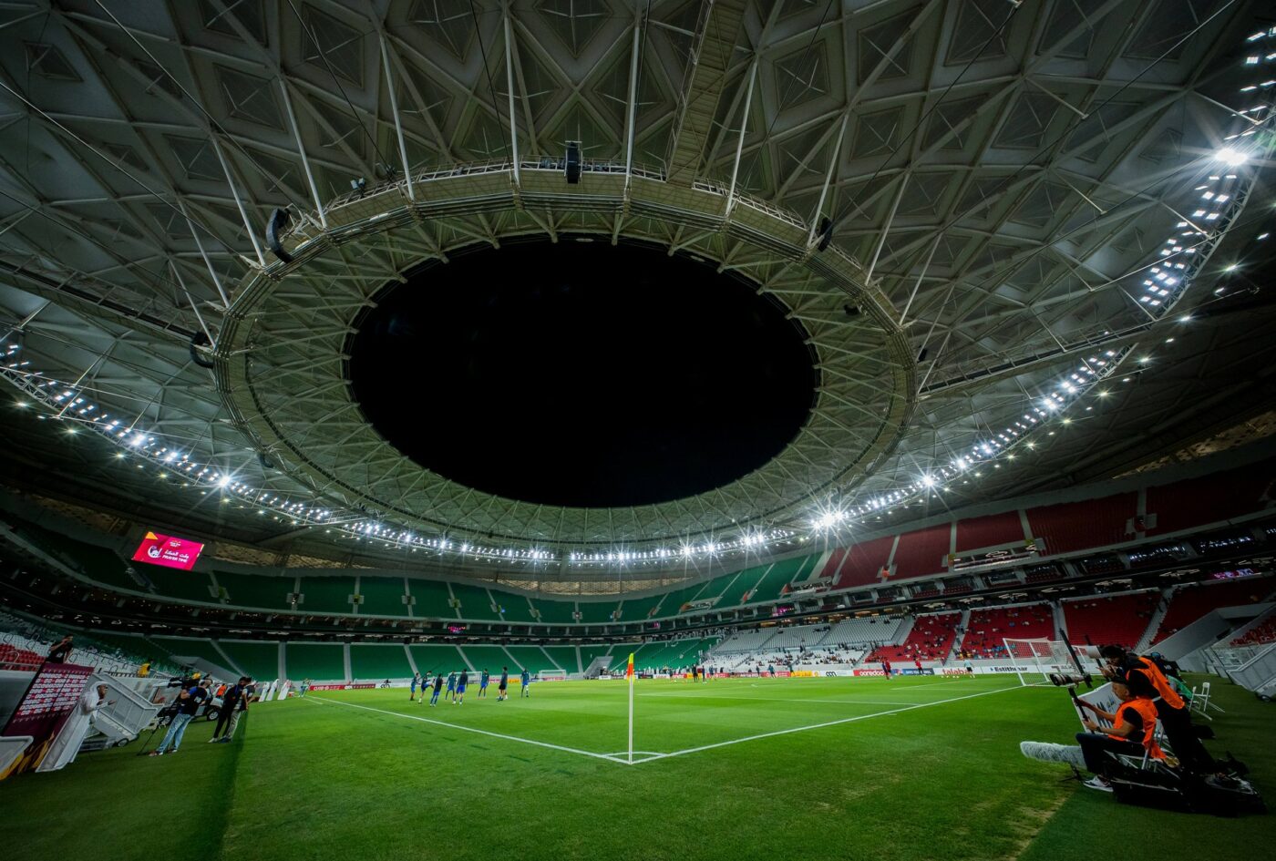 „Dacă nu vii în Qatar, nu-ți iei banii!”. Fotbaliștii sunt amenințați cu neplata dacă nu se întorc să joace, deși războiul din Orientul Mijlociu e în toi