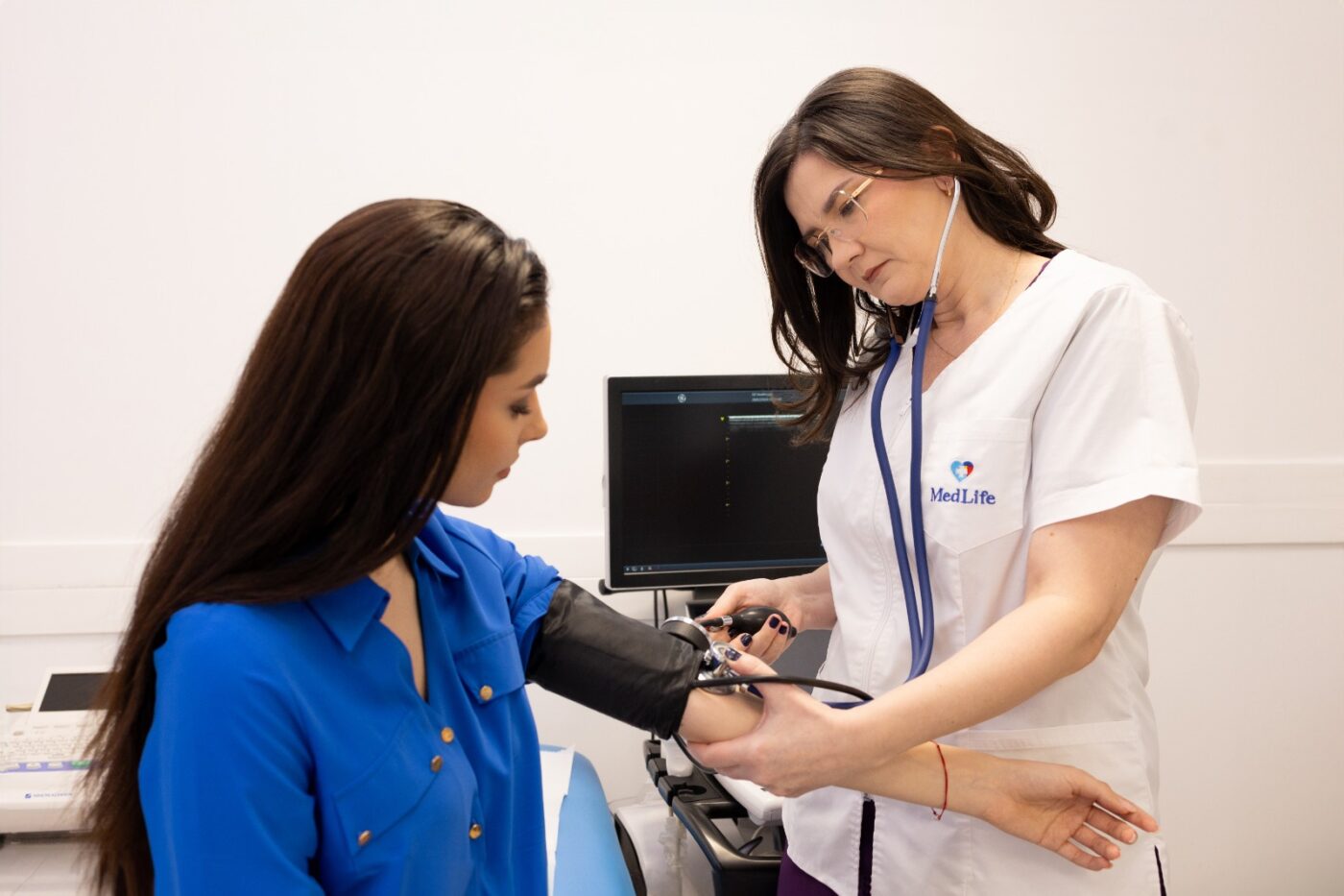 COMUNICAT. Peste 1,3 mil. de teste pentru determinarea colesterolului într-un an, în rețeaua MedLife. Analizele pentru riscul cardiovascular, în top, pe fondul unei realități alarmante: bolile cardiovasculare provoacă peste jumătate dintre decesele din România