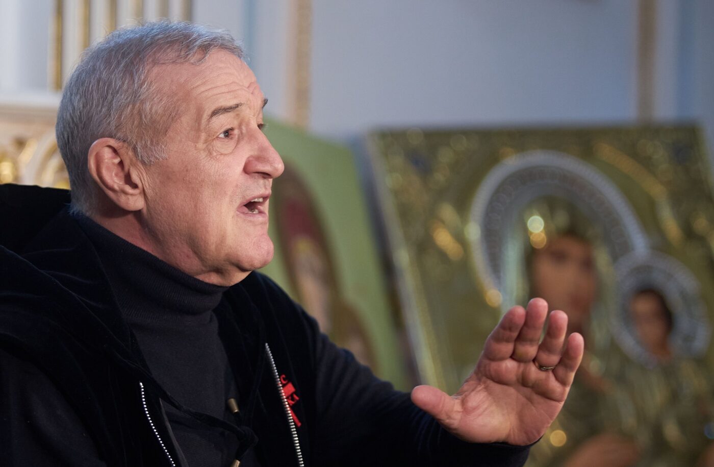 Antrenorul dorit de Gigi Becali la FCSB a venit la Dinamo – Universitatea Craiova! Lângă cine a stat tehnicianul