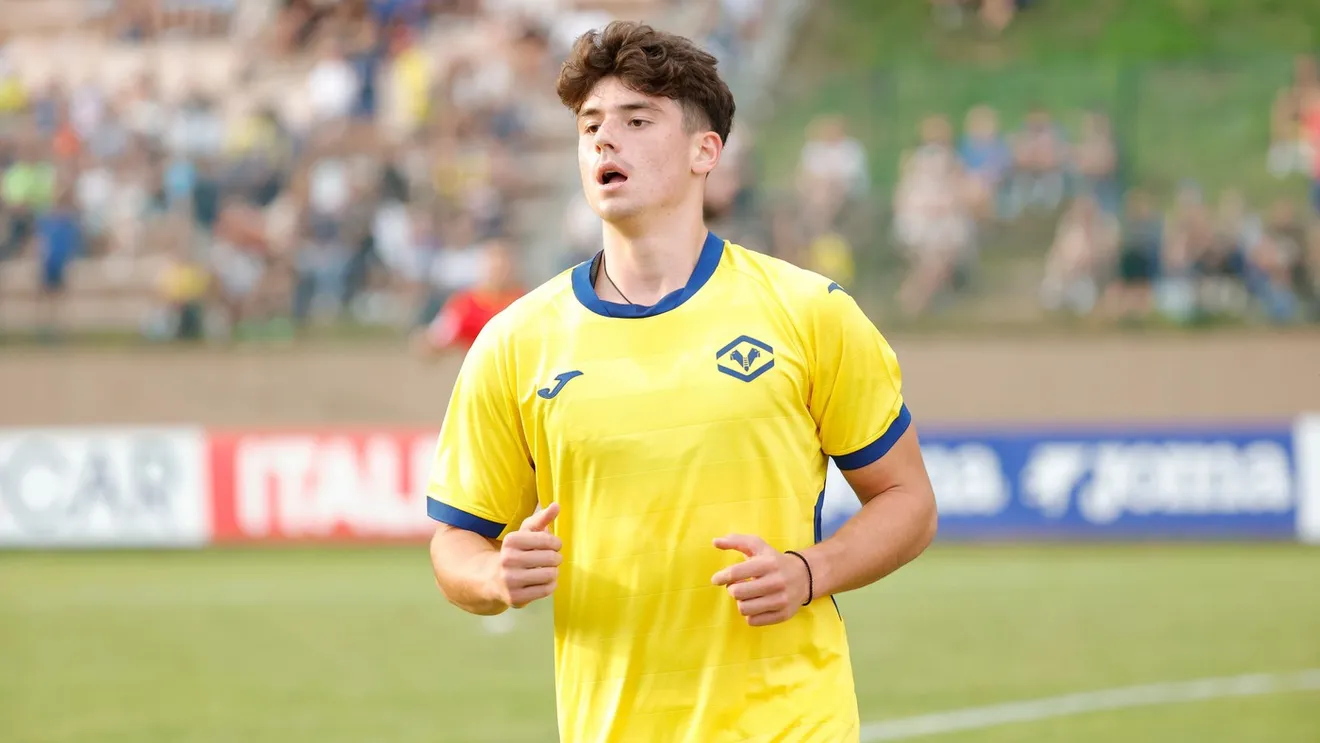 EXCLUSIV Antrenorul român care l-a format pe Vermeşan îl vede la FCSB: „Acolo ar putea progresa, dar el vrea să rămână în Serie A dacă retrogradează Verona”