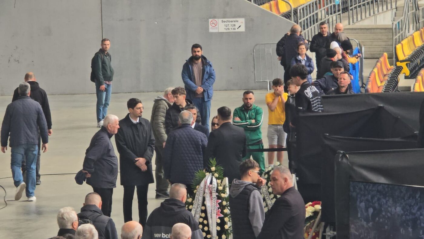S-A STINS IL LUCE Vedeta PRO TV i-a adus un omagiu lui Mircea Lucescu