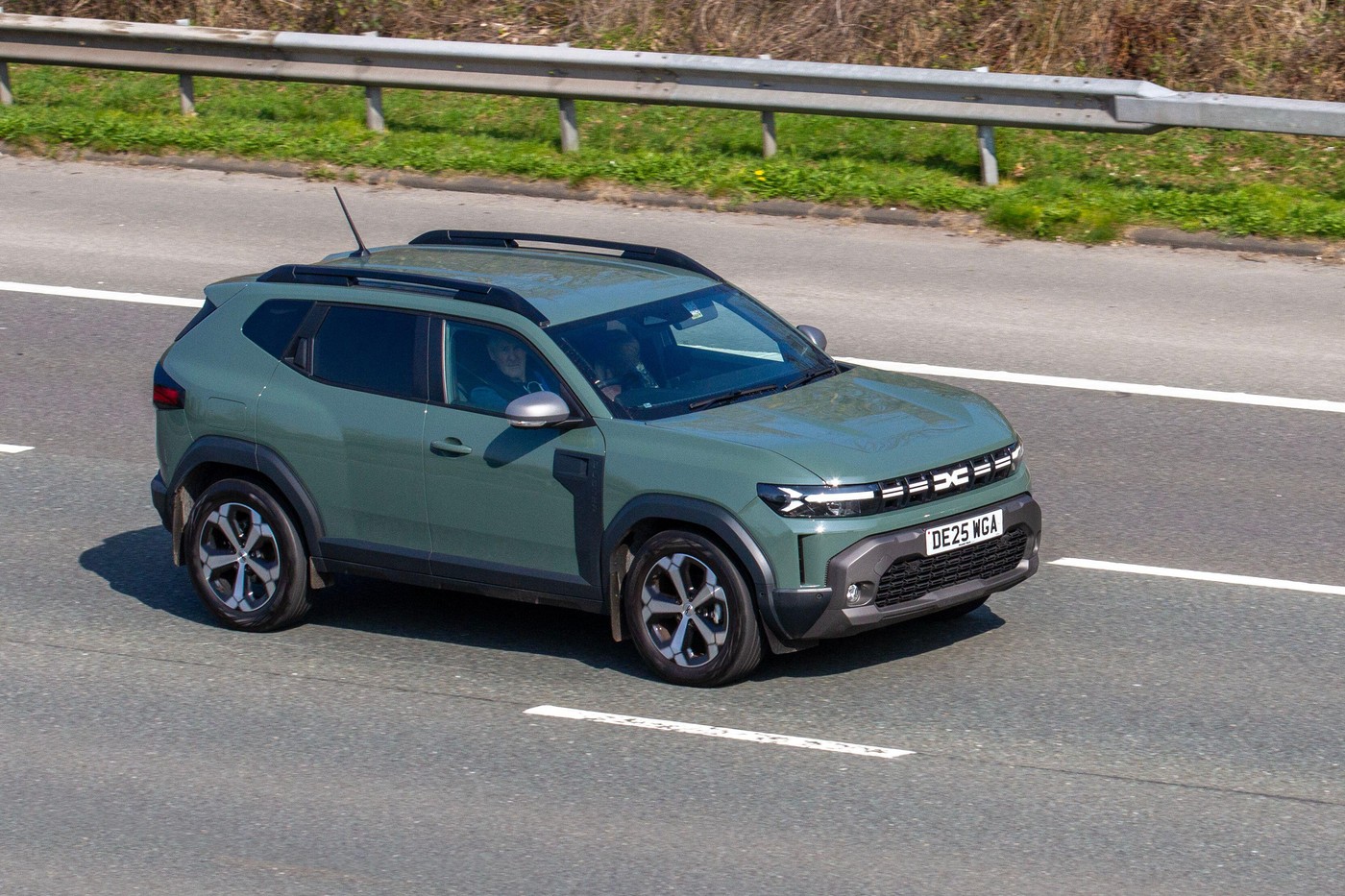 Britanicii au comparat o Dacia Duster de 16.300 de lire sterline cu o Maserati MC20 de 210.000 de lire sterline. Verdictul i-a surprins pe mulți