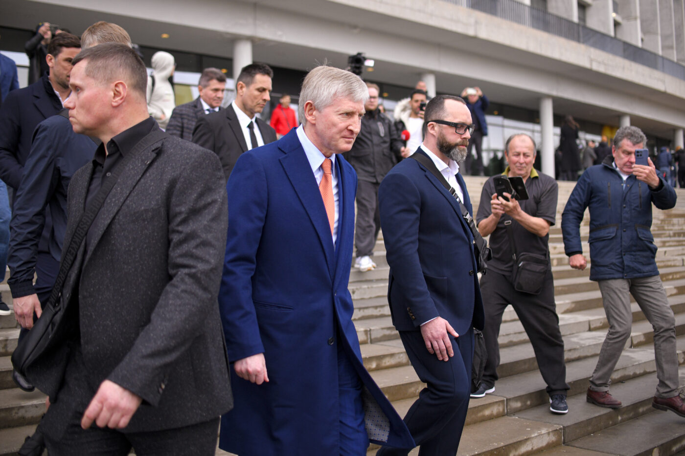 EXTRA Cât de sărac a fost Rinat Ahmetov, cumpărătorul apartamentului de 471.000.000 de euro: „Dormeam pe podea. N-aveam toaletă sau chiuvetă în casă”