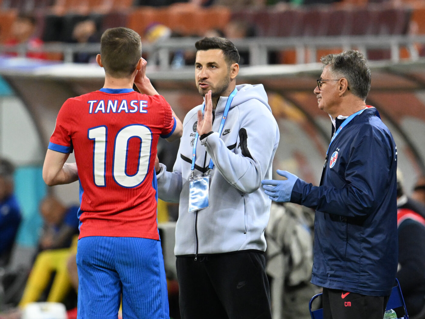 SPECIAL Ce n-ai văzut la TV în FCSB – Petrolul. Lucian Filip, urmărit pas cu pas pe Arena Națională! Cum s-a trăit primul meci al roș-albaștrilor după despărțirea dintre Mirel Rădoi și Gigi Becali